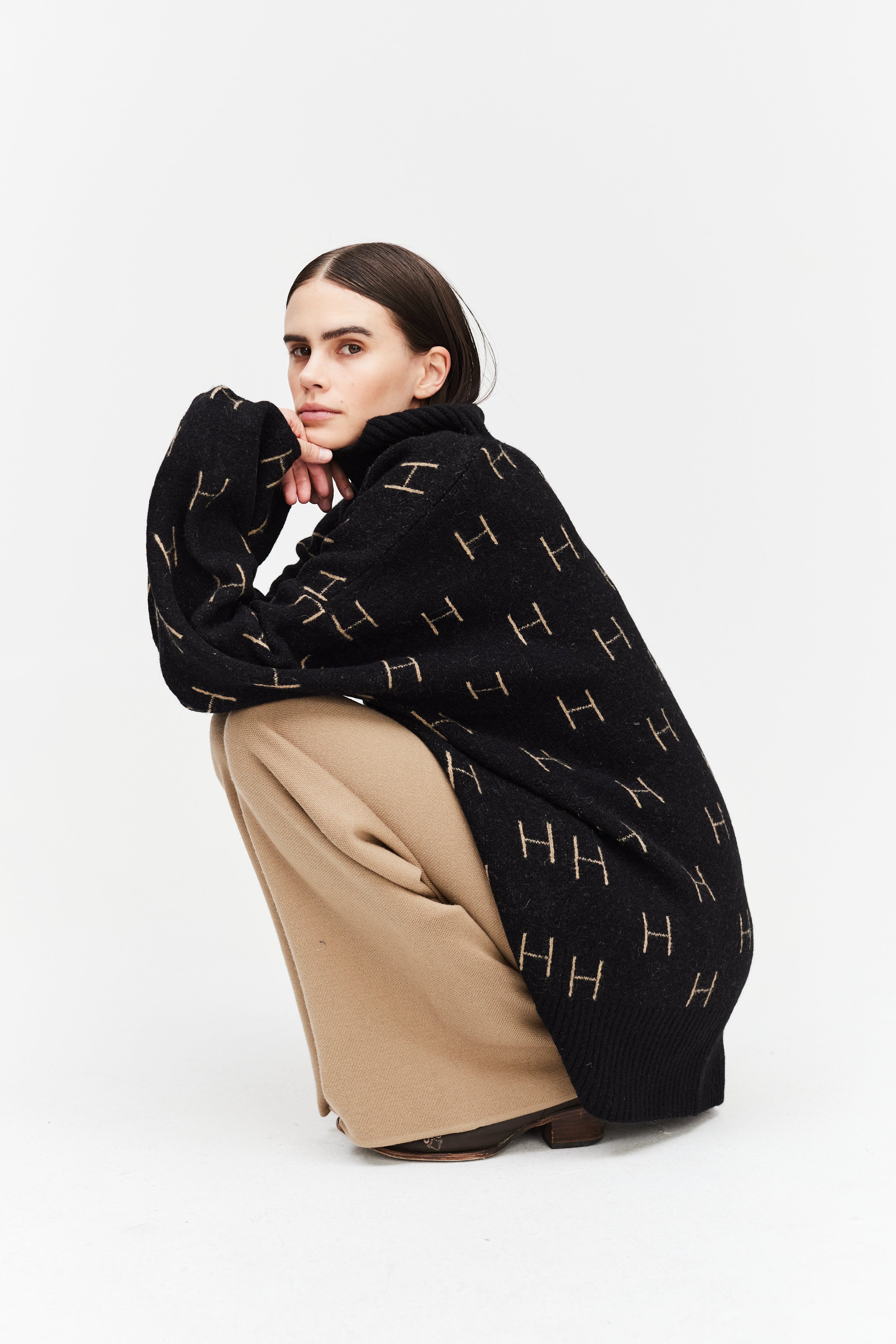 Maglioni Maglia FAM lunga in nero Hést