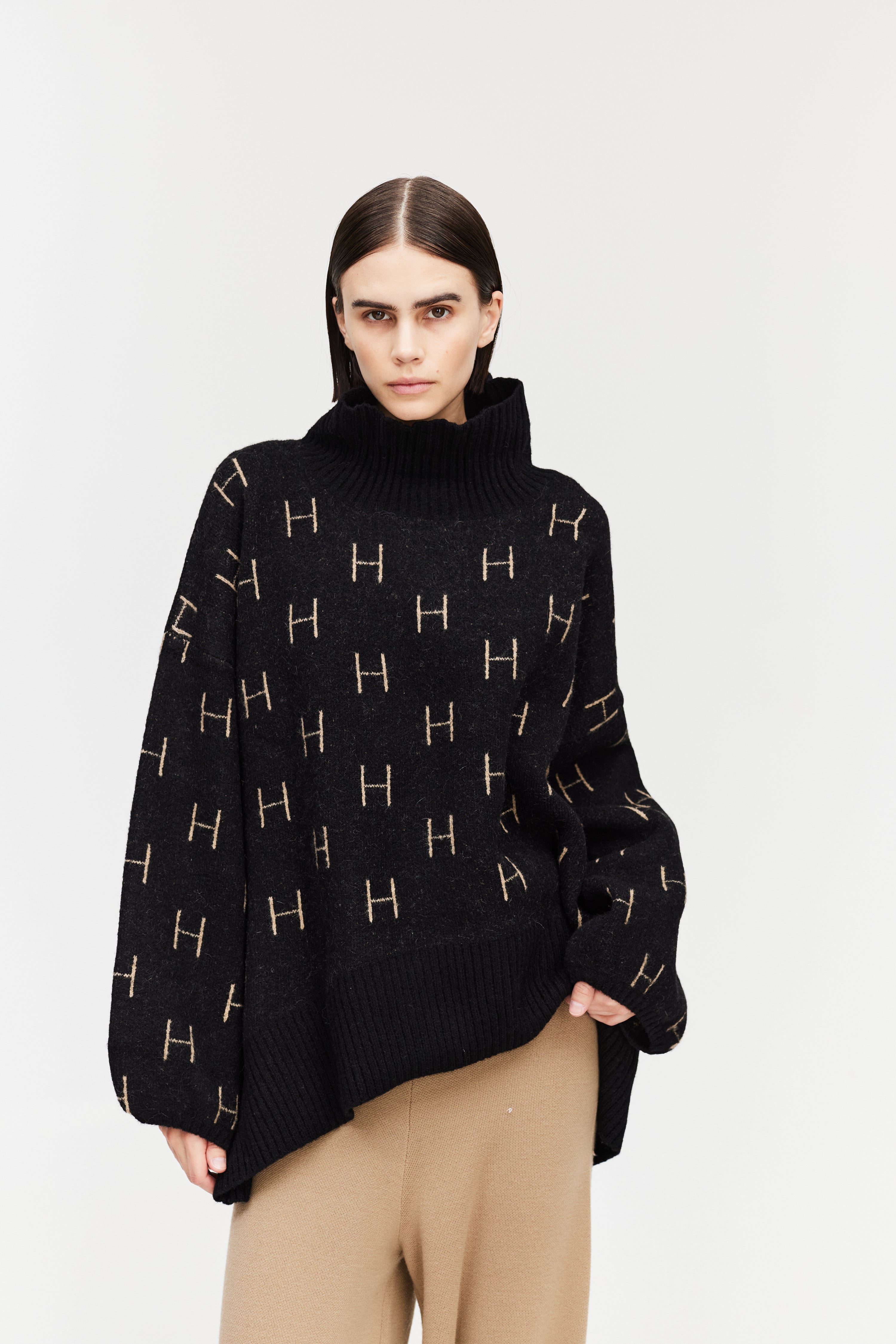 Maglioni Maglia corta FAM in nero Hést