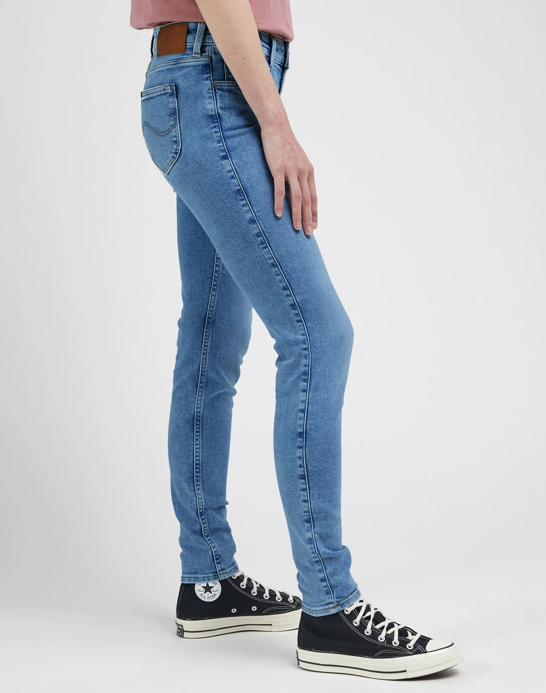 Scarlett in jeans Majestic Wave Lee