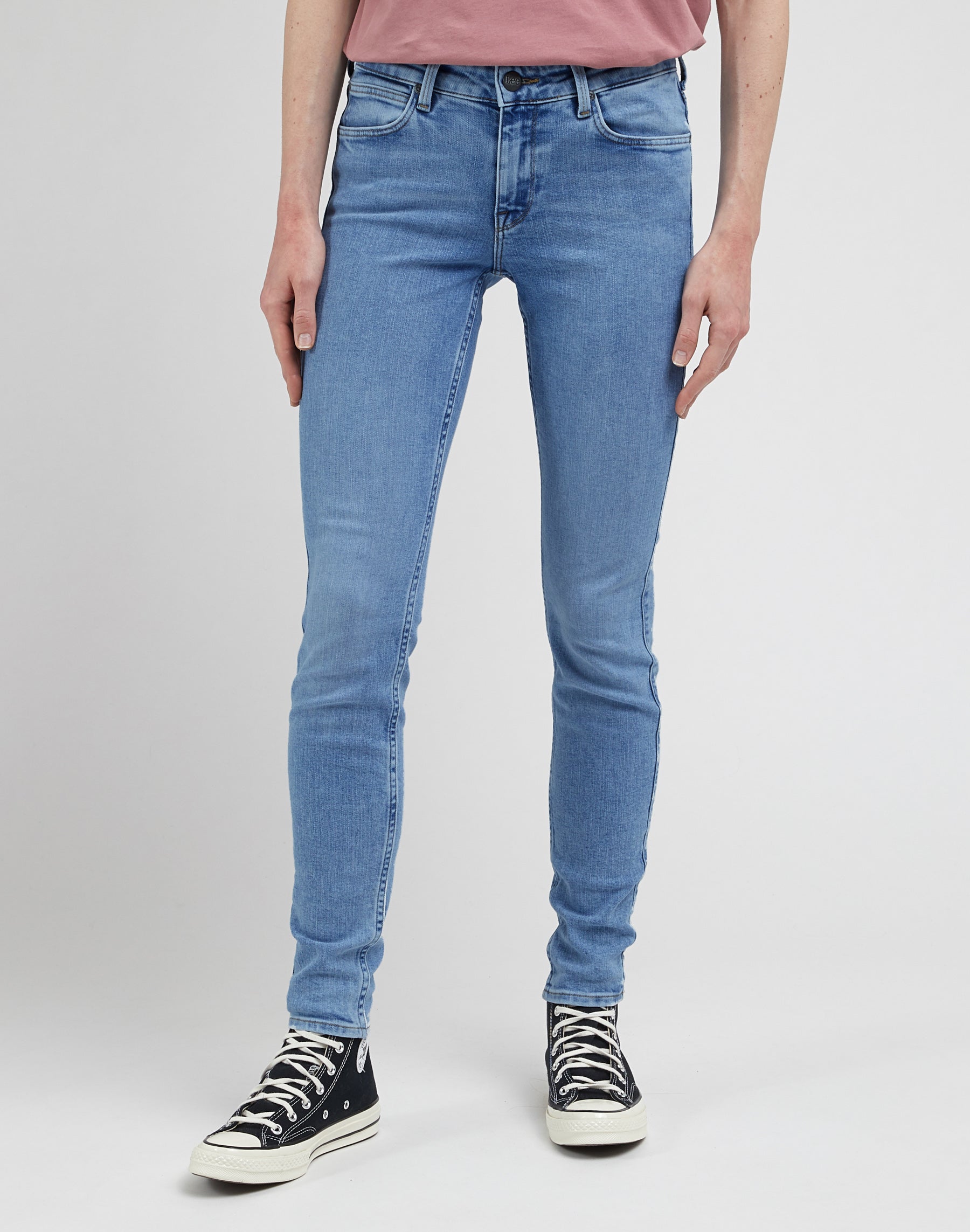 Scarlett in jeans Majestic Wave Lee