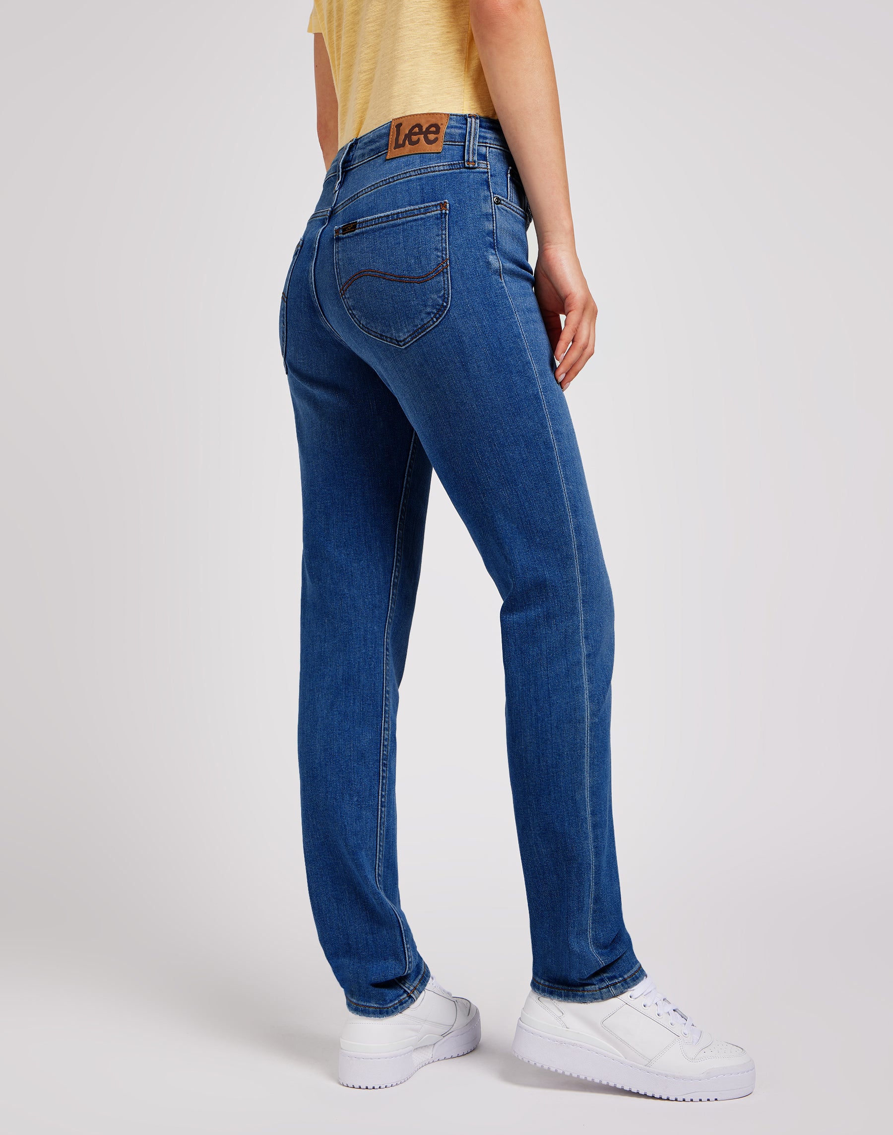 Elly in jeans Night Sky Lee