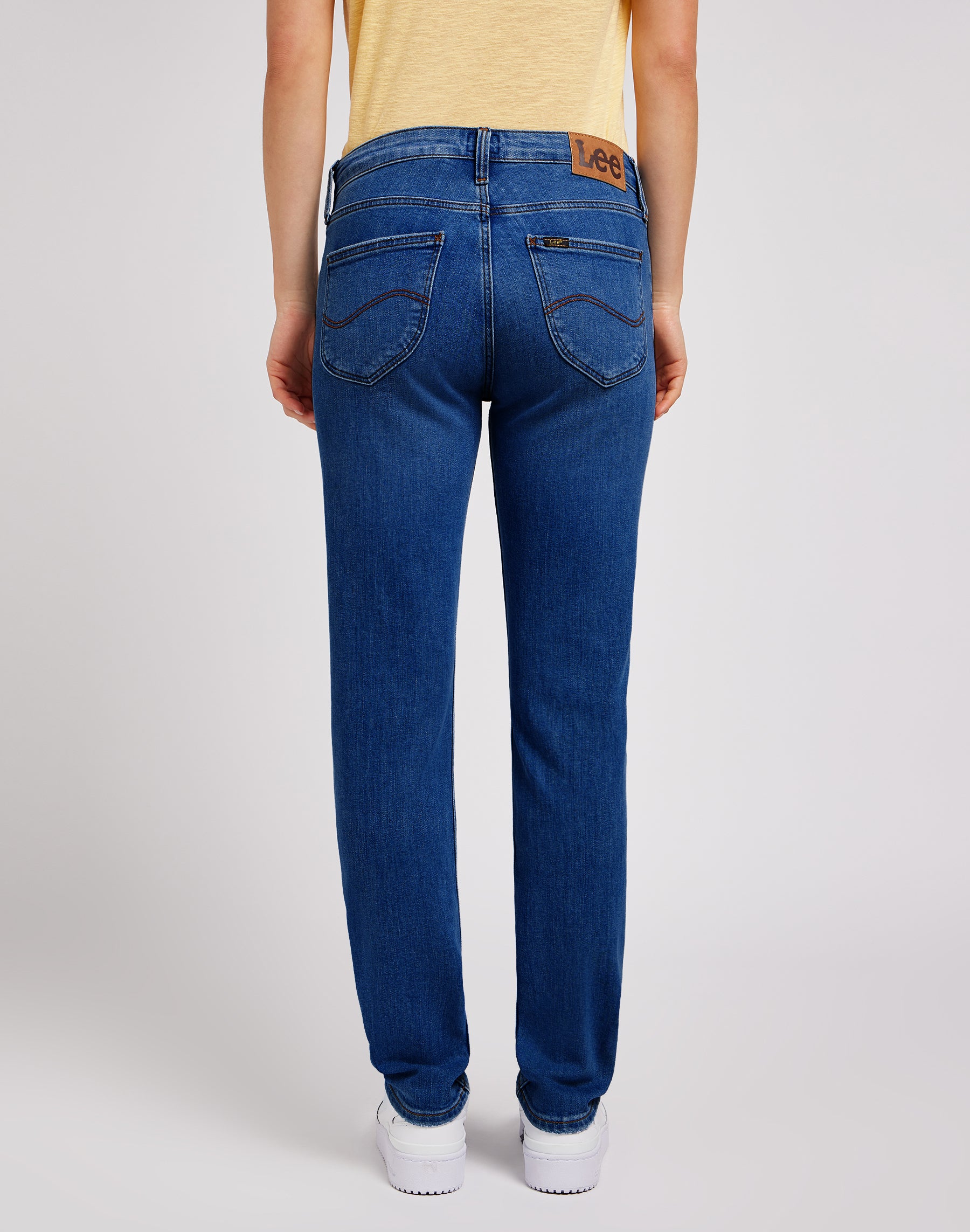 Elly in jeans Night Sky Lee