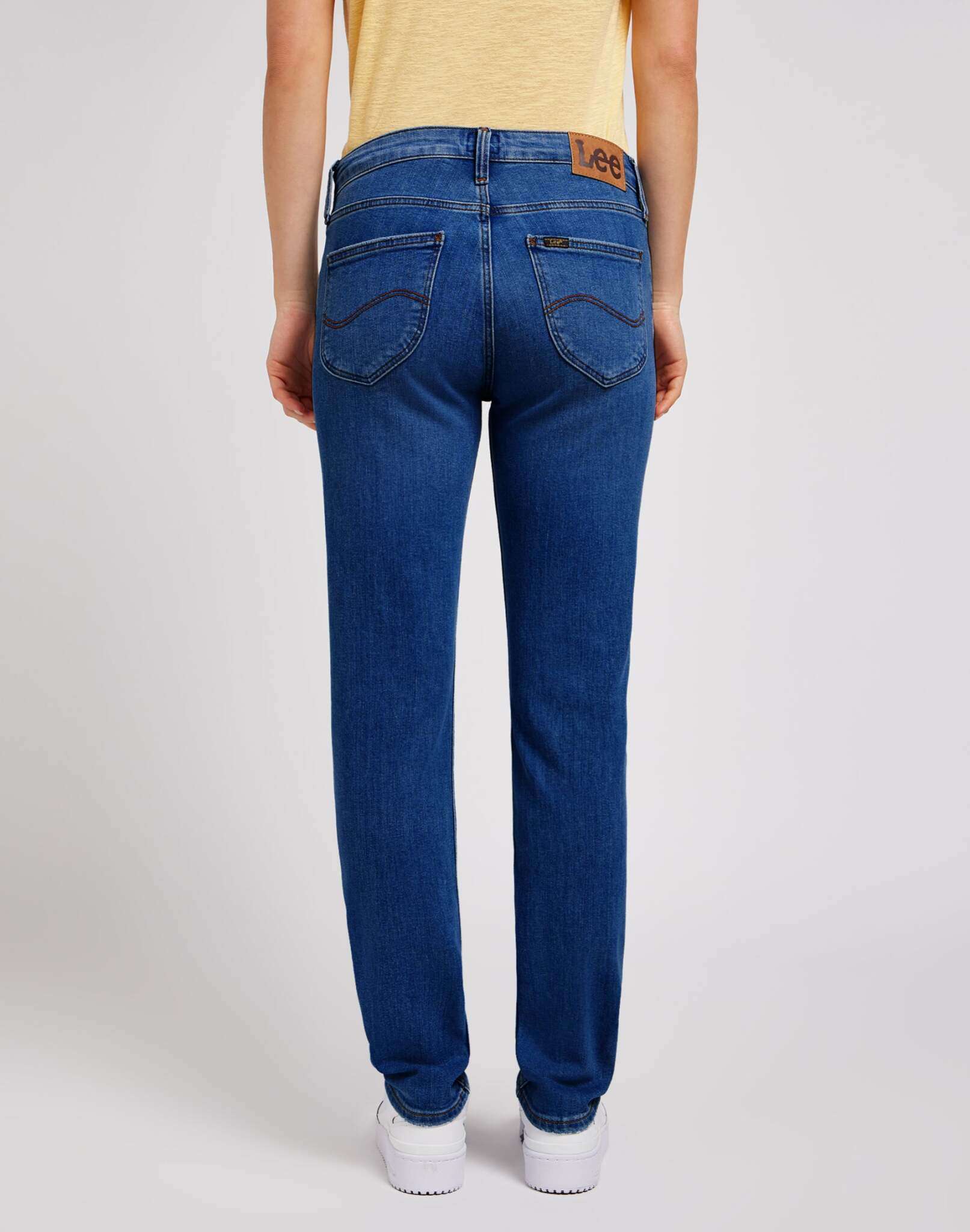 Elly in jeans Night Sky Lee