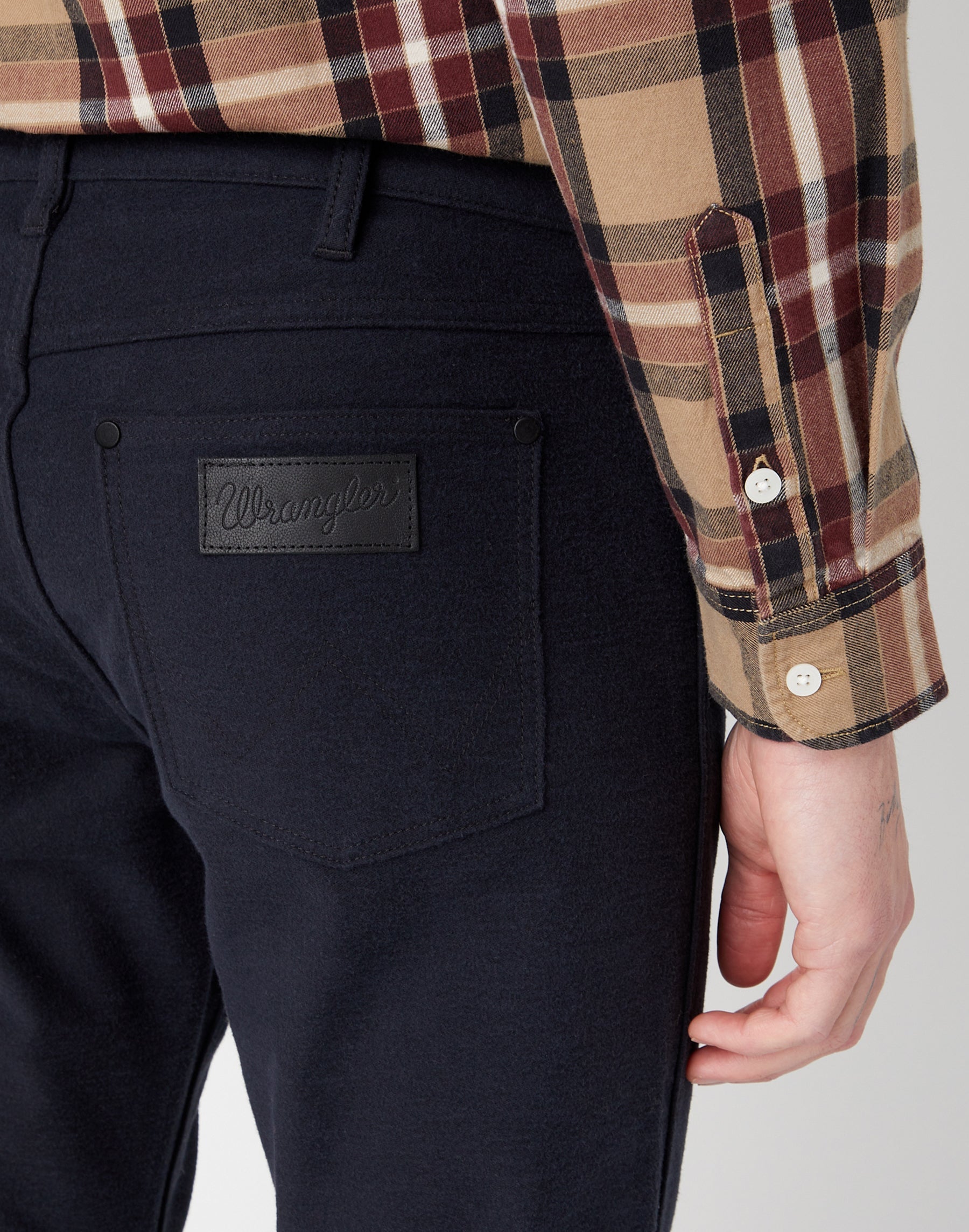 Greensboro Low Stretch in Nero Pantaloni Wrangler