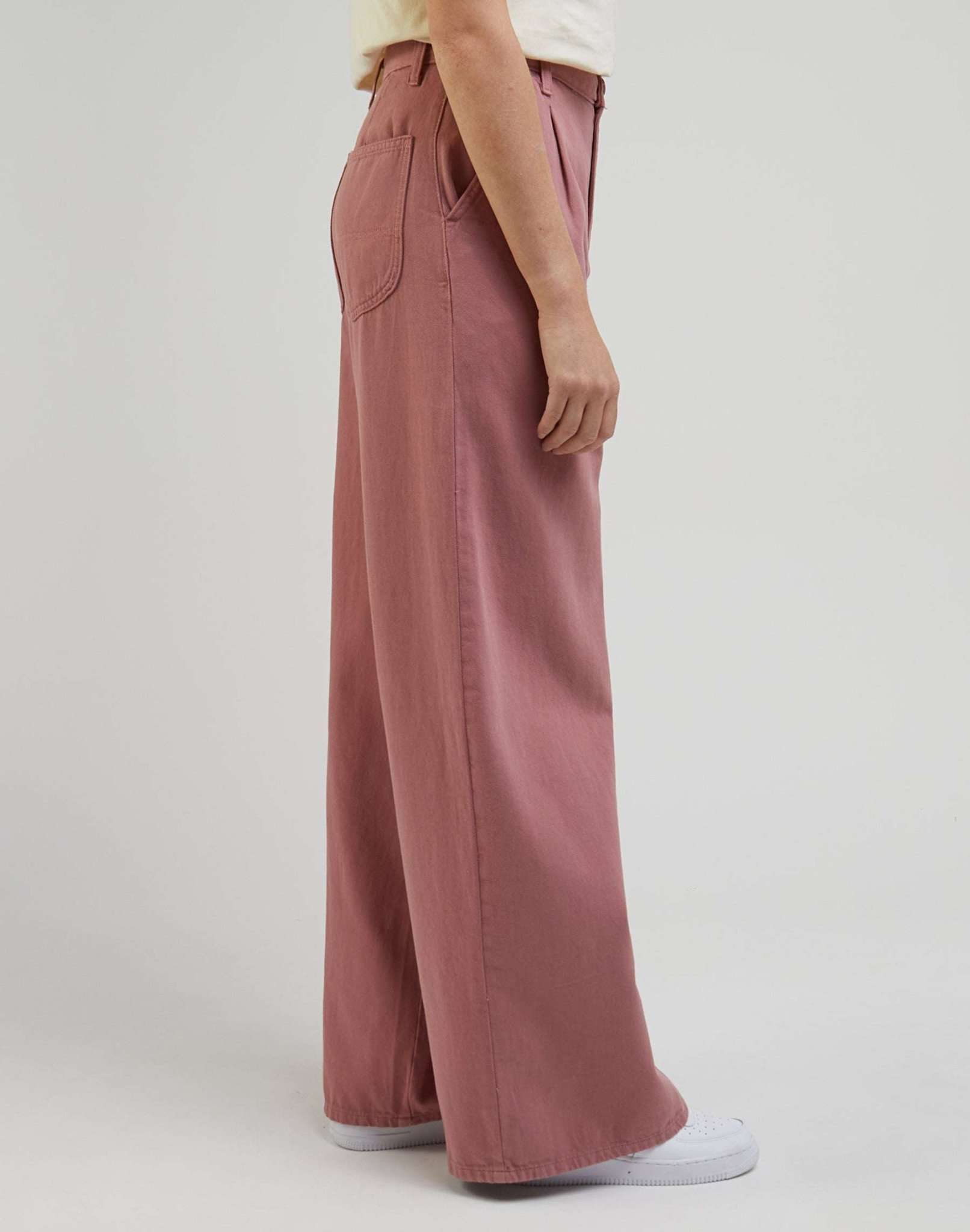 Pantaloni chino rilassati in malva scuro Lee