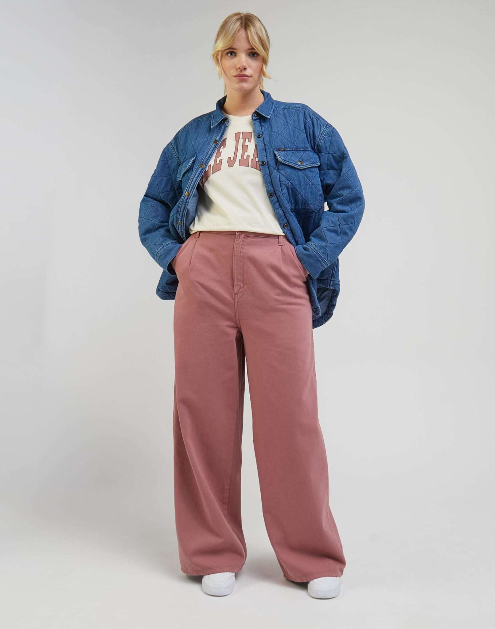 Pantaloni chino rilassati in malva scuro Lee