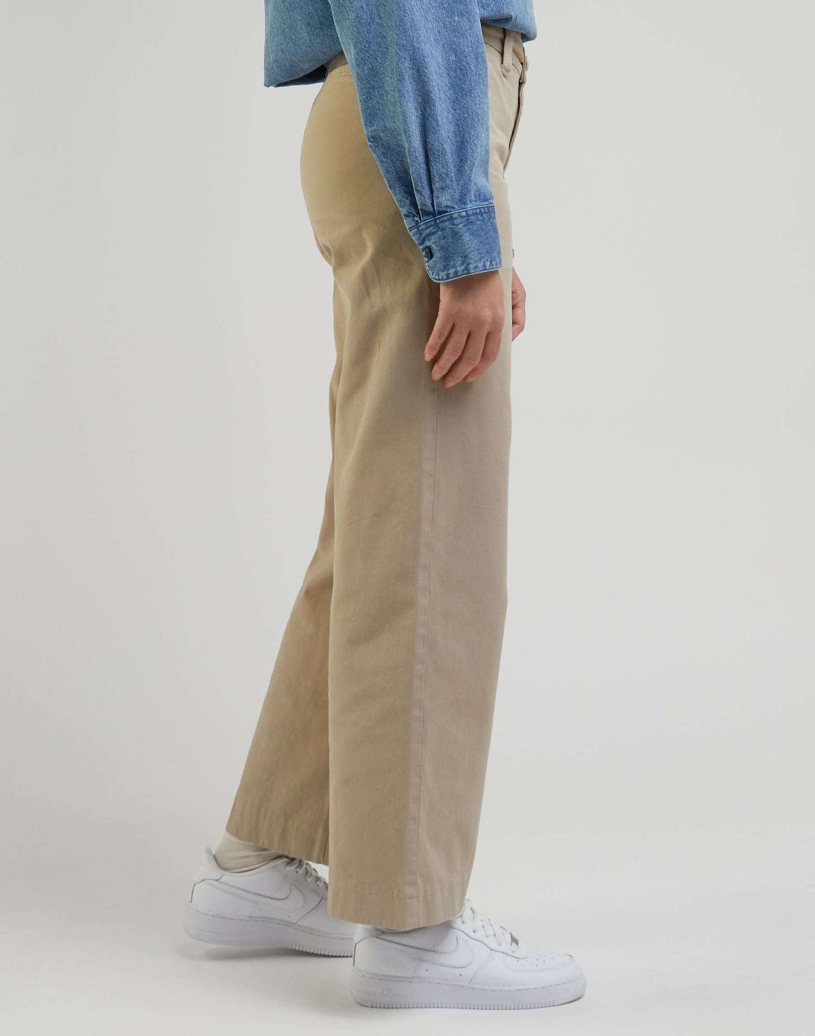 Pantaloni chino dritti in pietra di Salina Lee