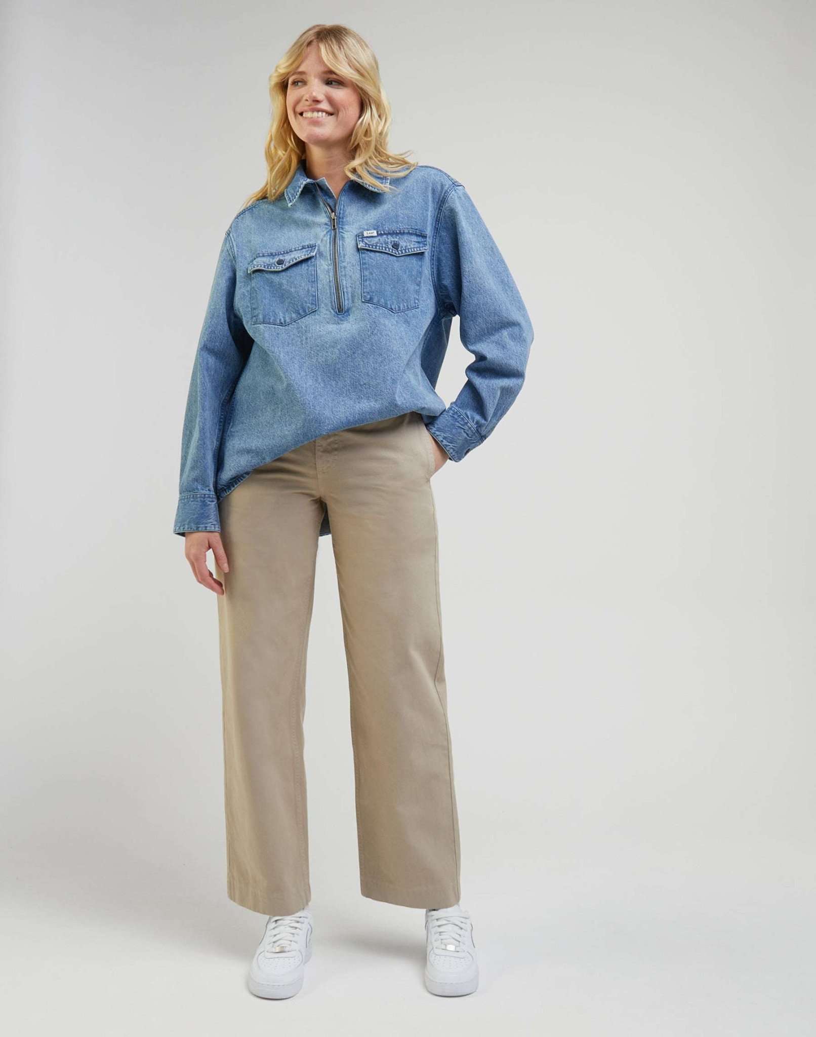 Pantaloni chino dritti in pietra di Salina Lee