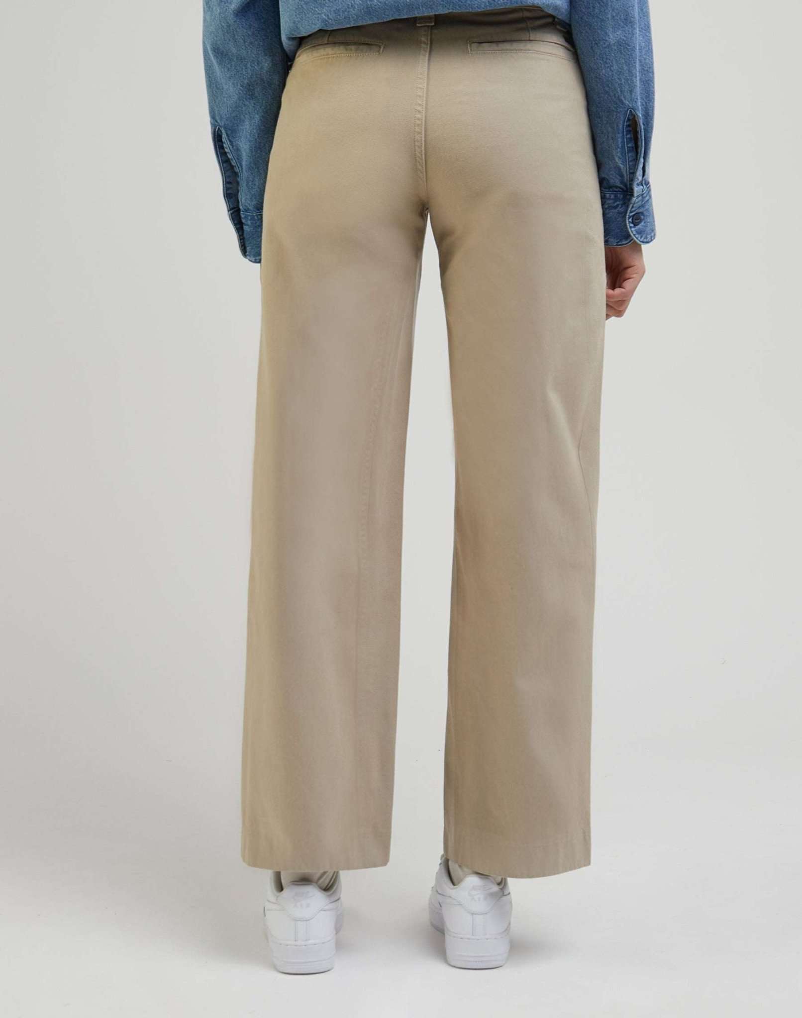 Pantaloni chino dritti in pietra di Salina Lee