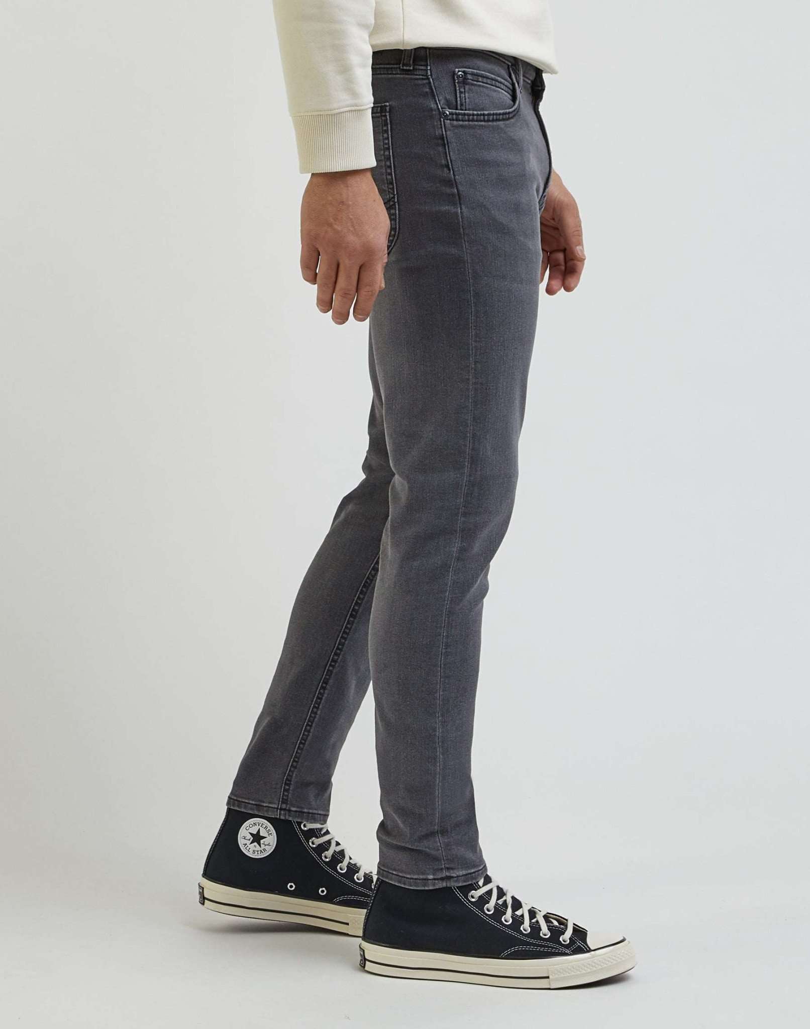 Malone in Jeans Darkness Lee