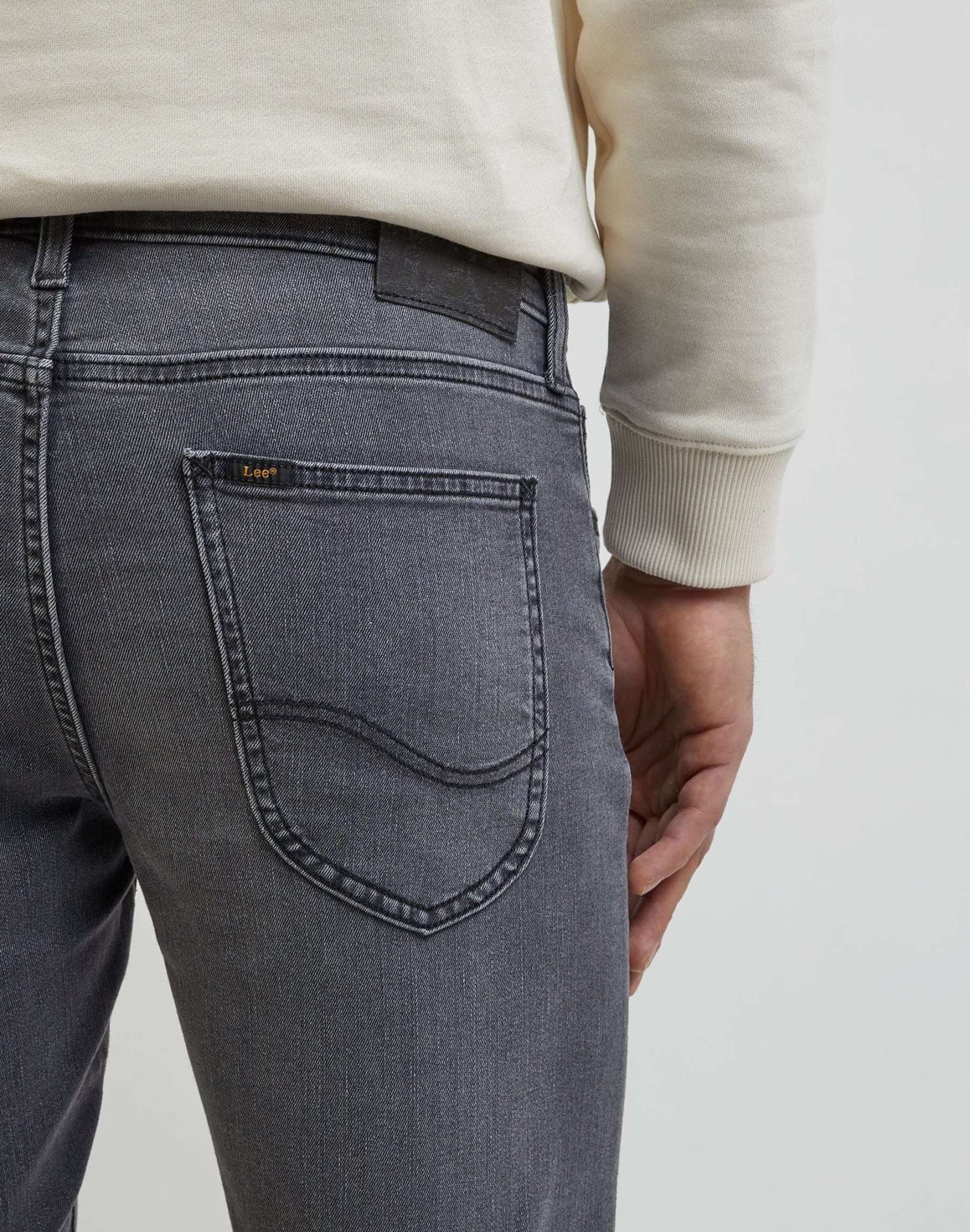 Malone in Jeans Darkness Lee