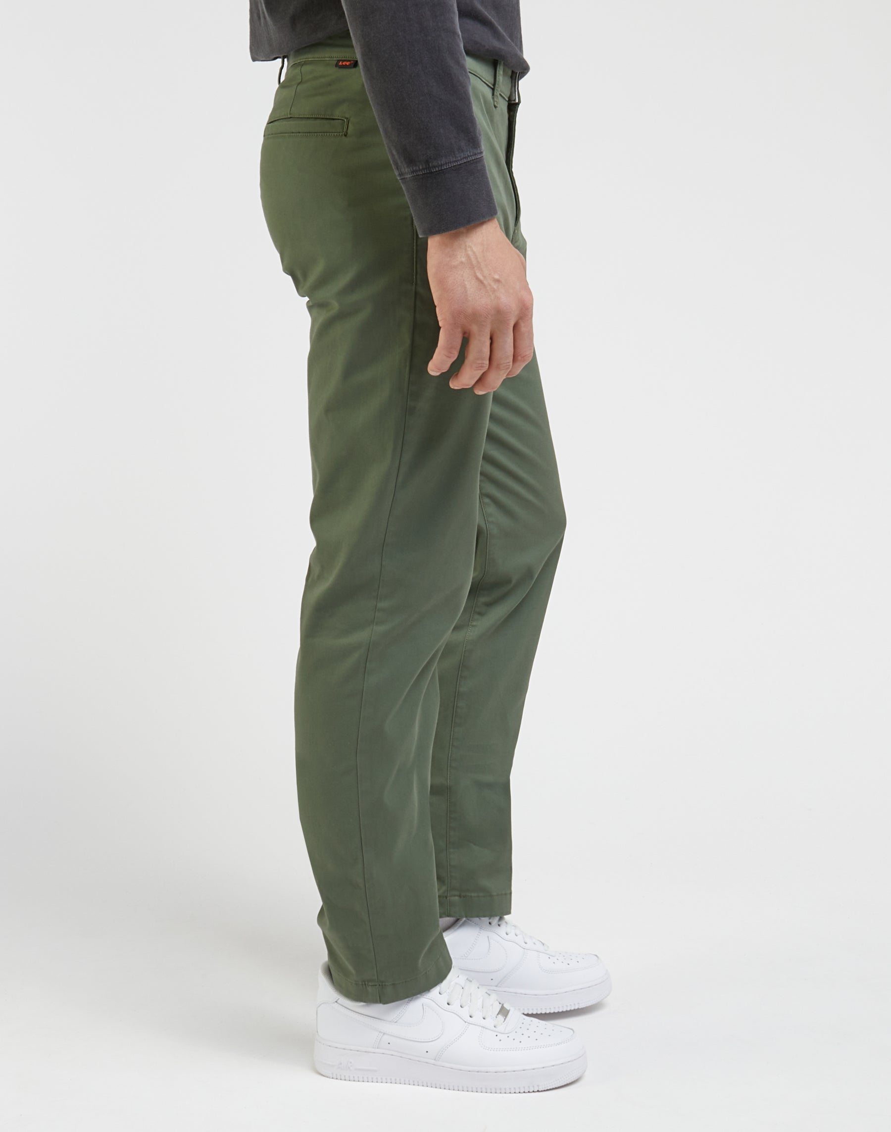 Pantaloni regolari Chino Leesure in Olive Grove Lee
