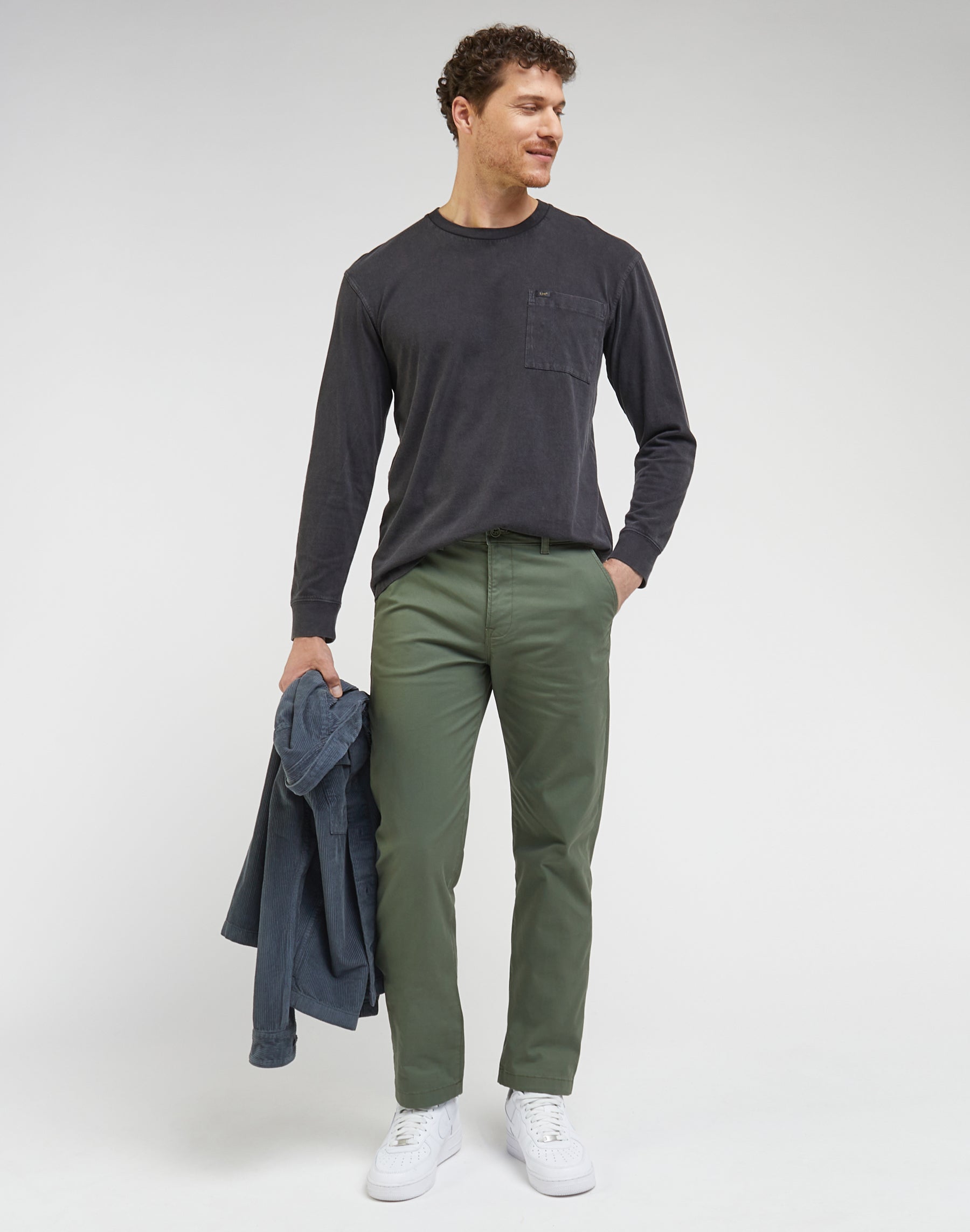 Pantaloni regolari Chino Leesure in Olive Grove Lee