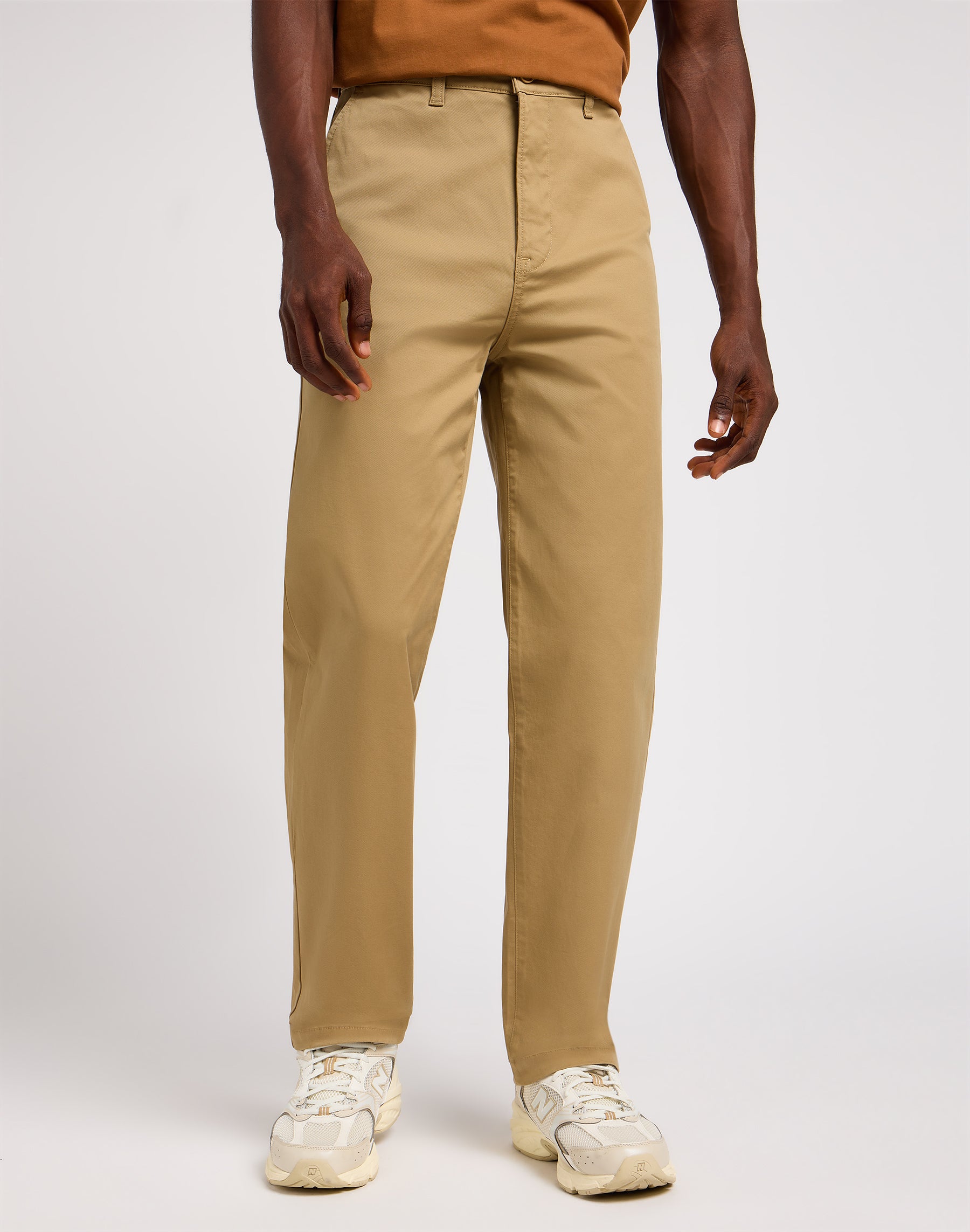 Pantaloni chino rilassati in argilla Lee