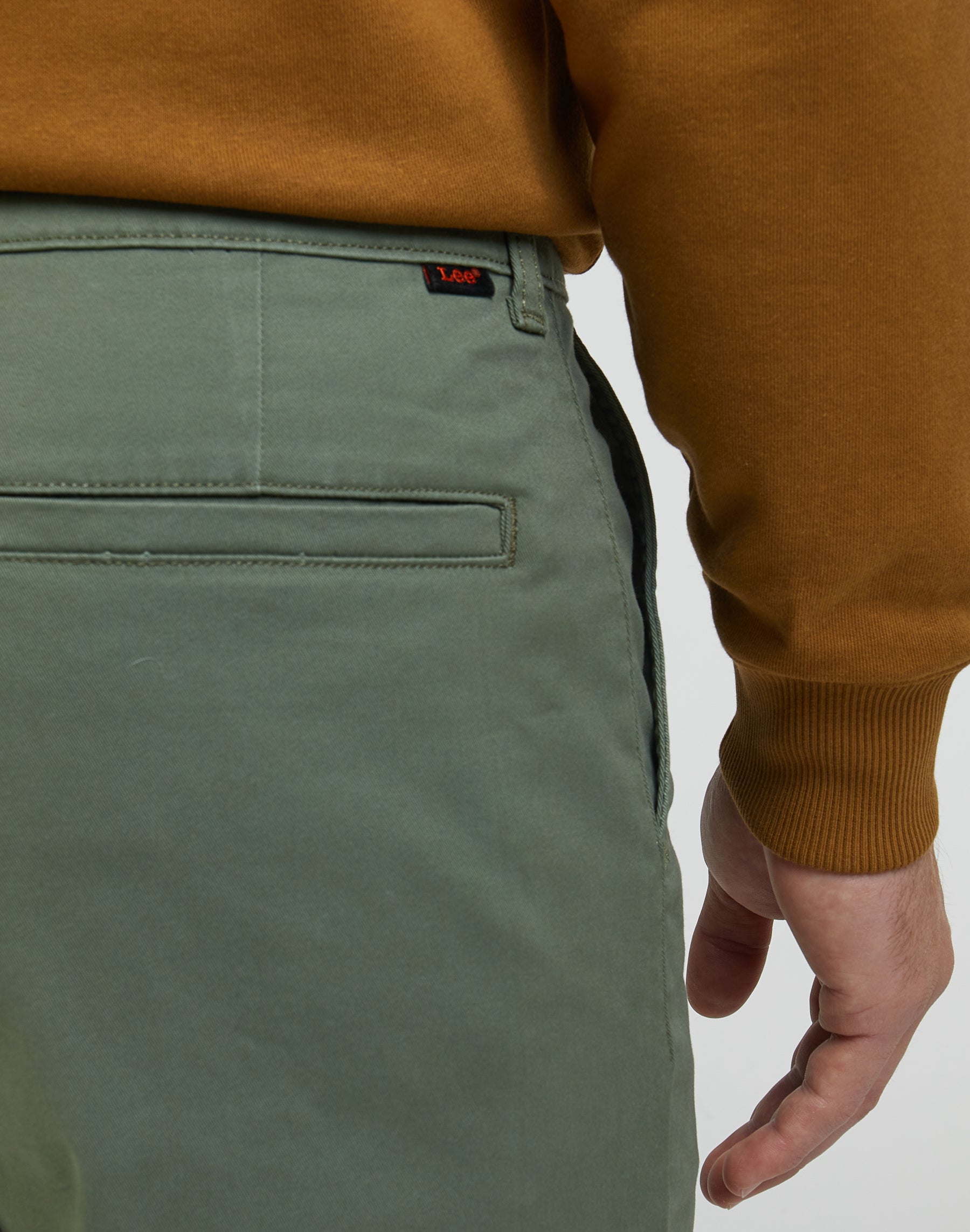 Pantaloni Chino rilassati in Olive Grove Lee