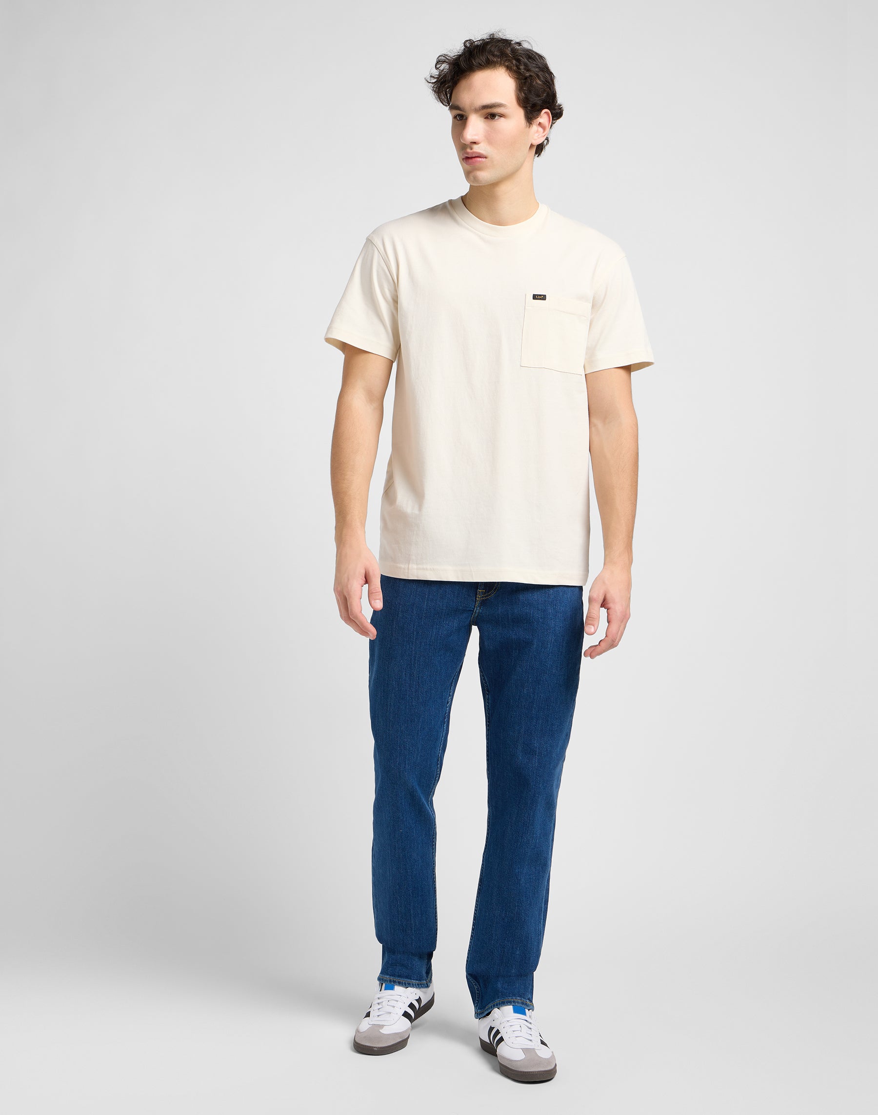 T-shirt con tasca rilassata in ecrù Lee