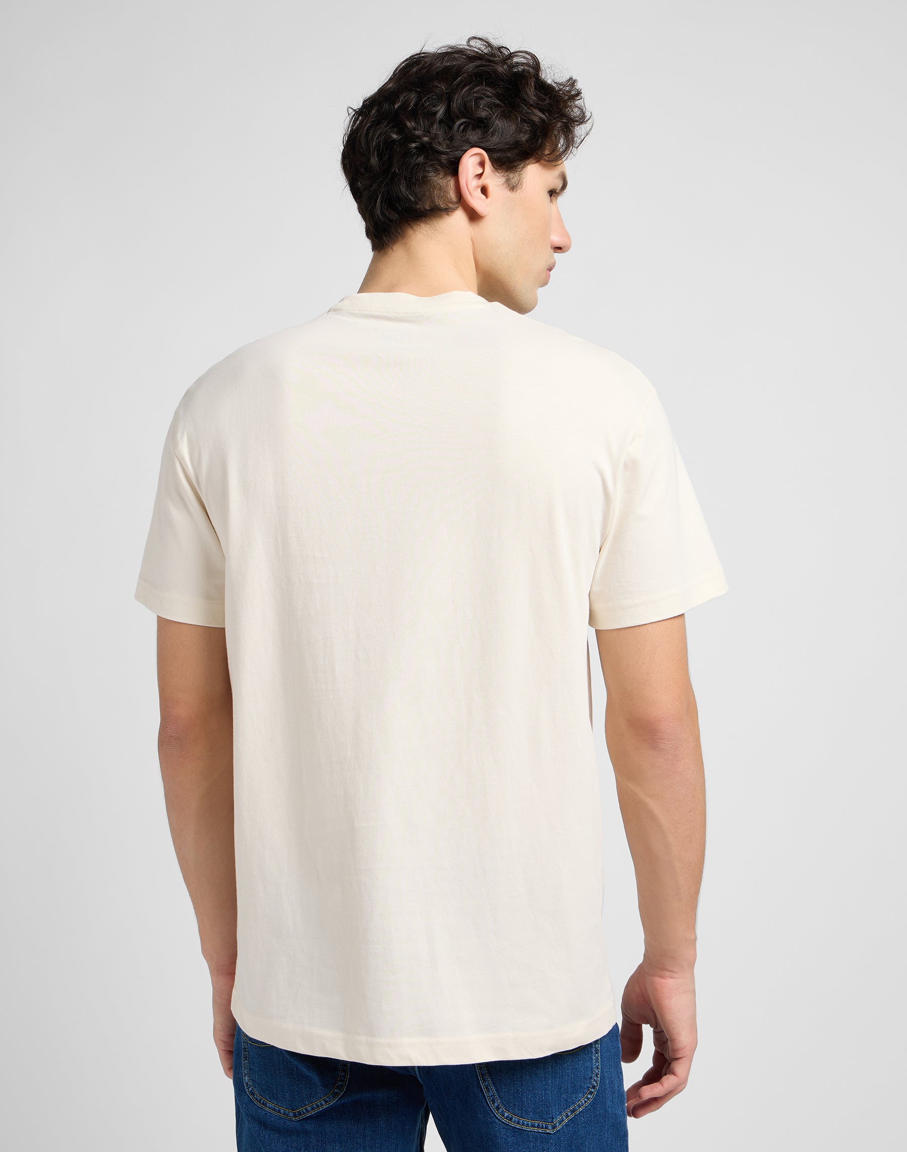 T-shirt con tasca rilassata in ecrù Lee