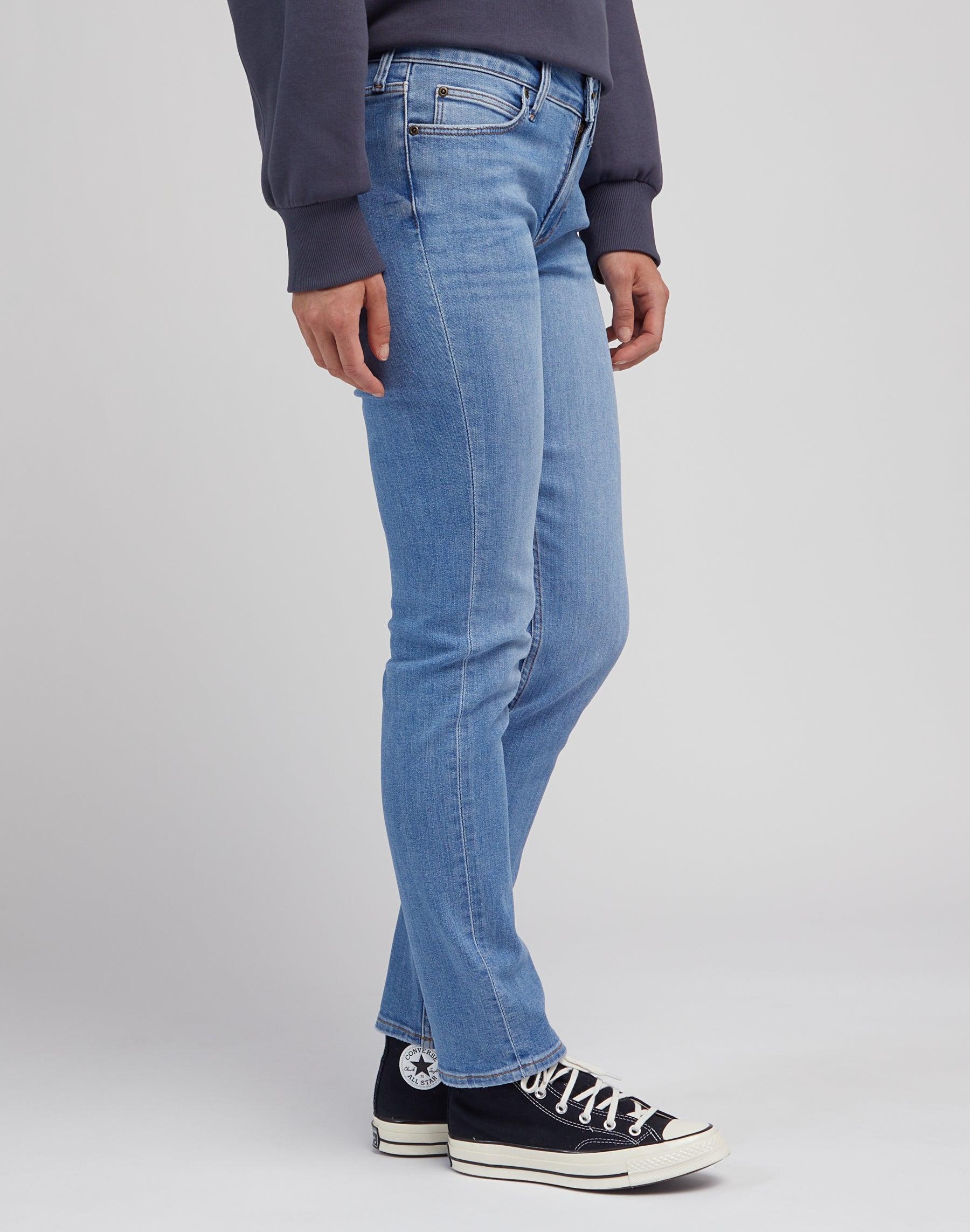 Elly in jeans da mezza conversazione Lee