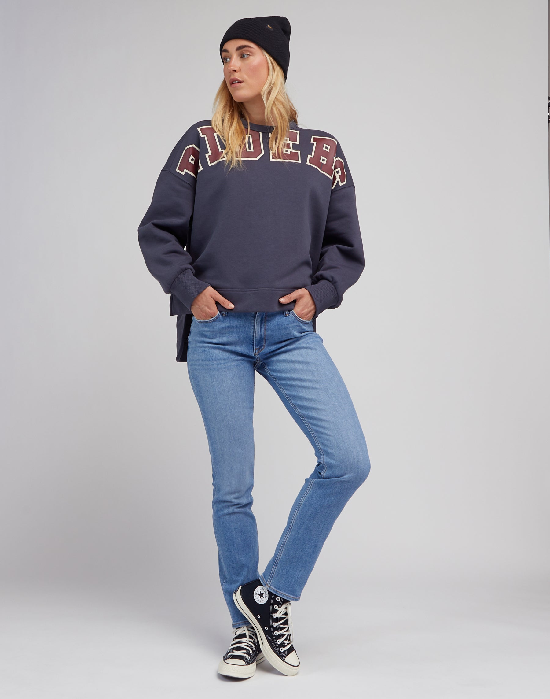 Elly in jeans da mezza conversazione Lee