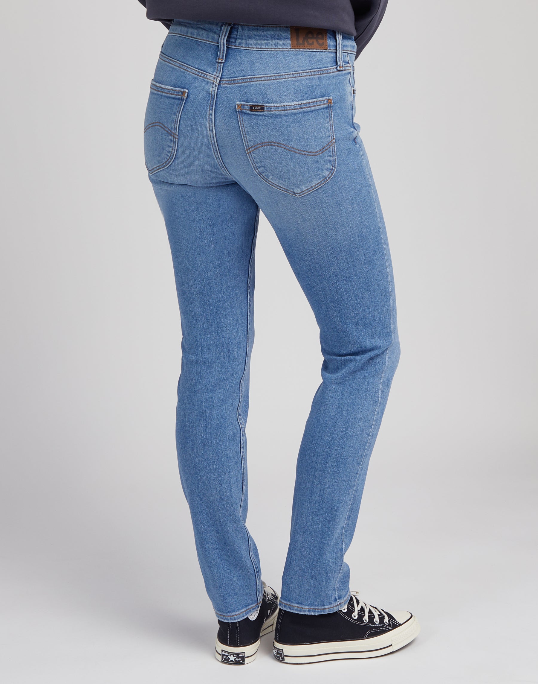 Elly in jeans da mezza conversazione Lee