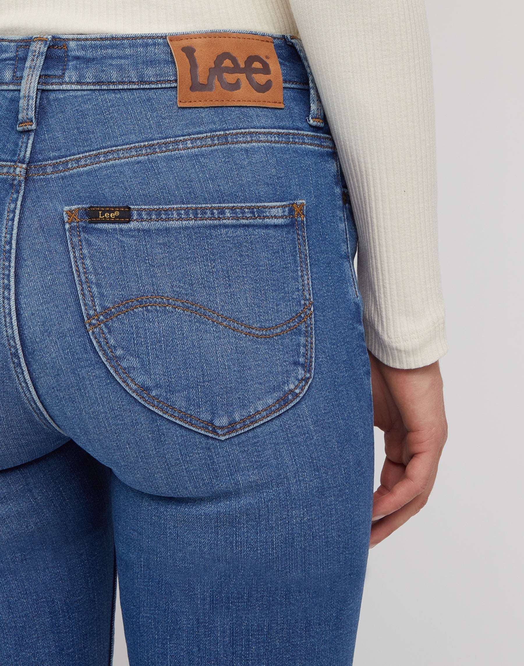 Scarlett High in jeans In The Shade Lee