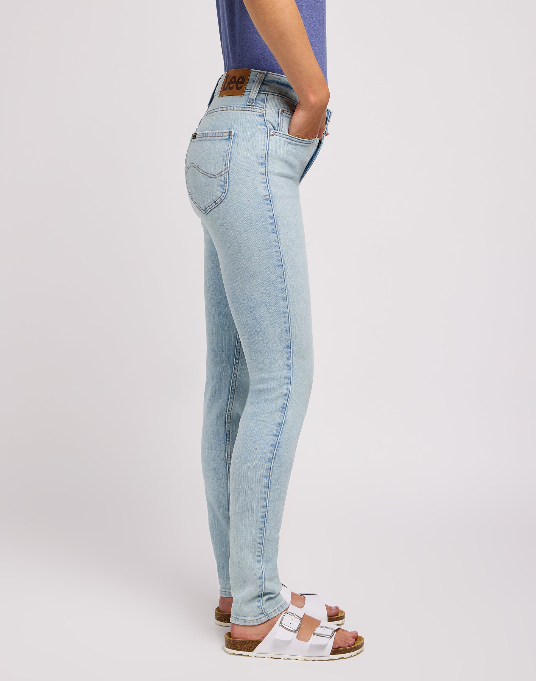 Scarlett High in jeans Dive On In Lee
