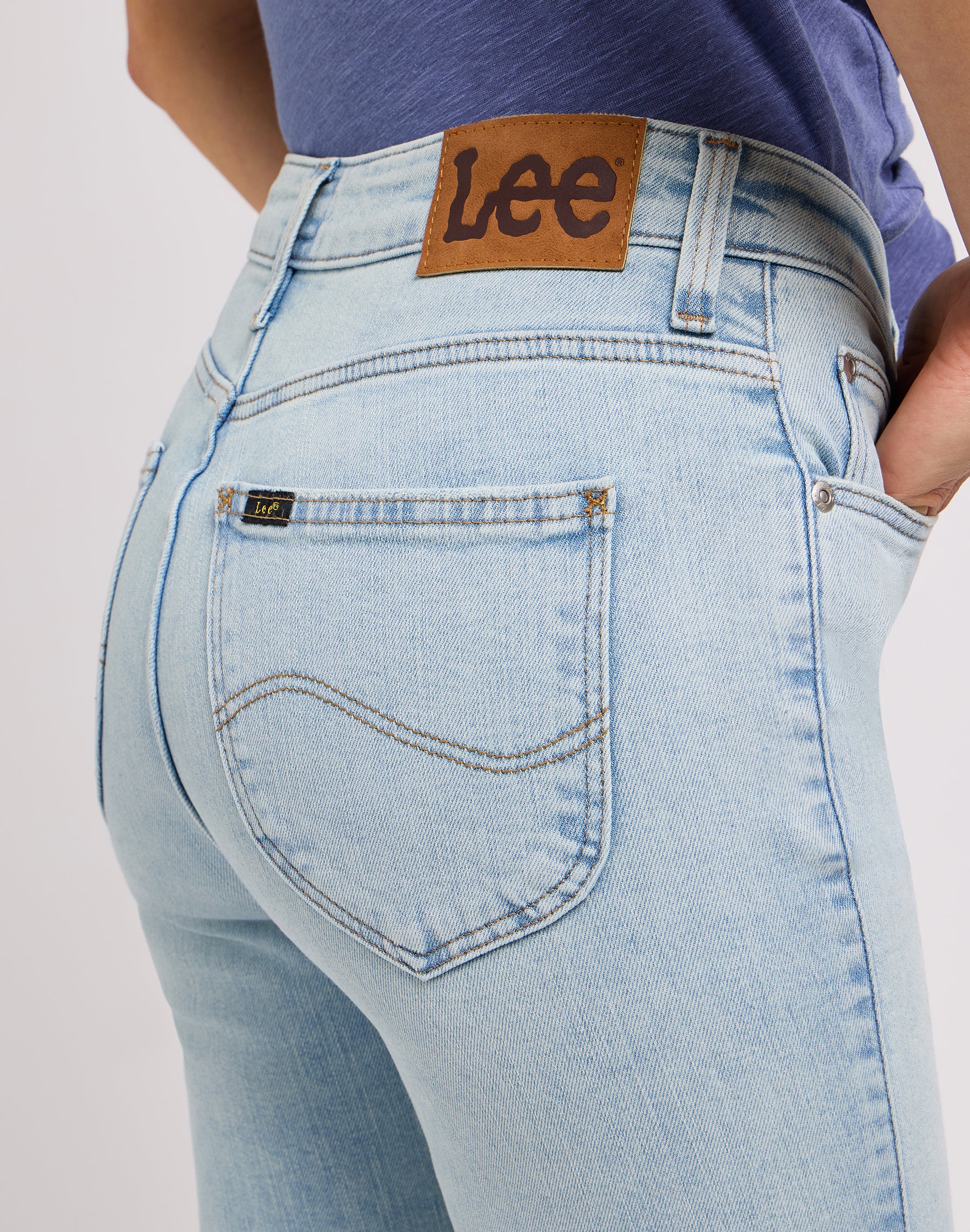 Scarlett High in jeans Dive On In Lee