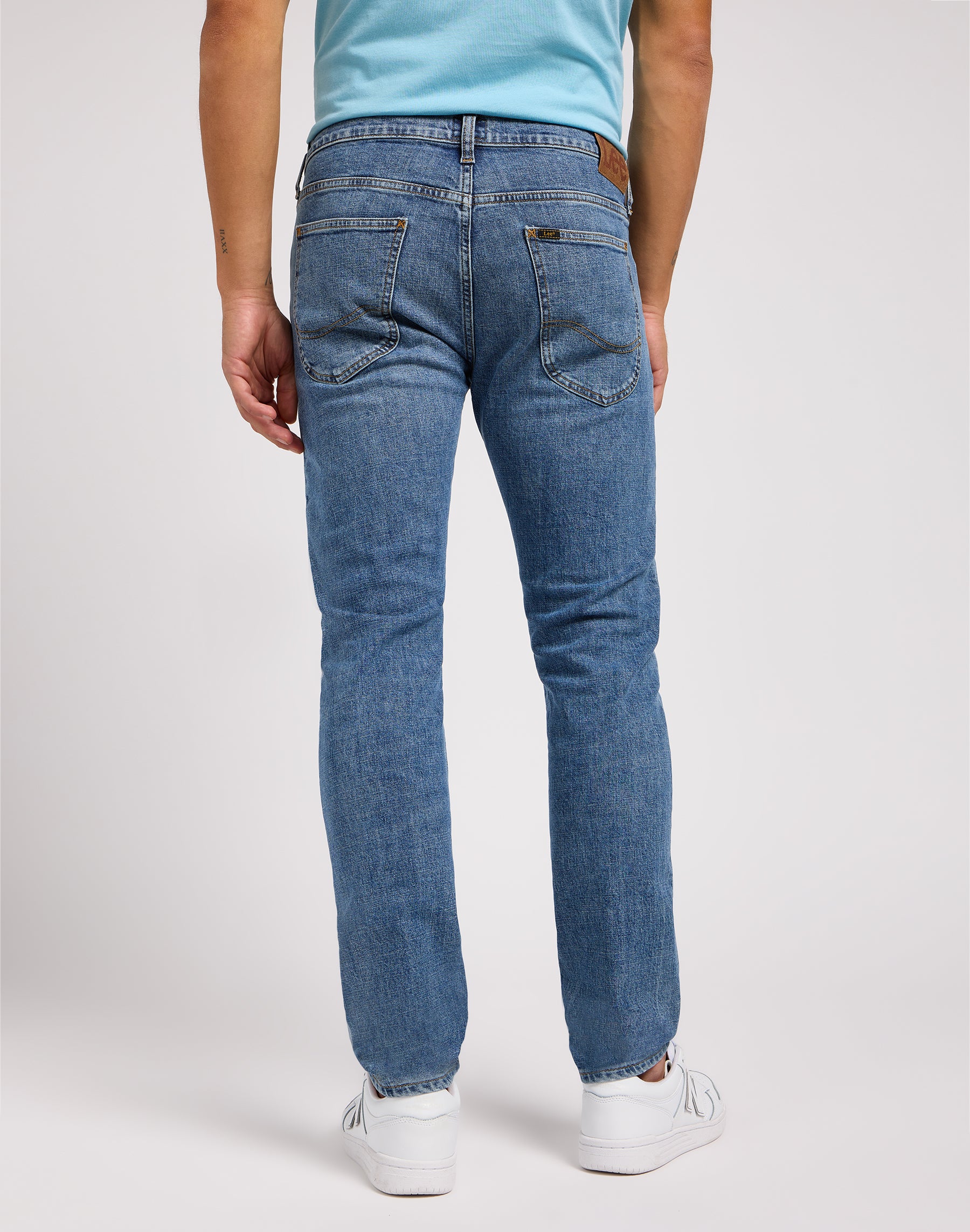 Luke in jeans da strada Lee