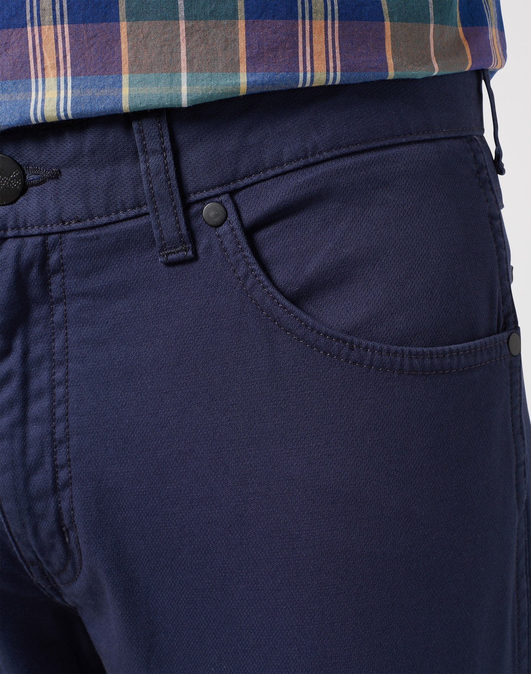 Pantaloni Greensboro Low Stretch in Dark Navy Wrangler