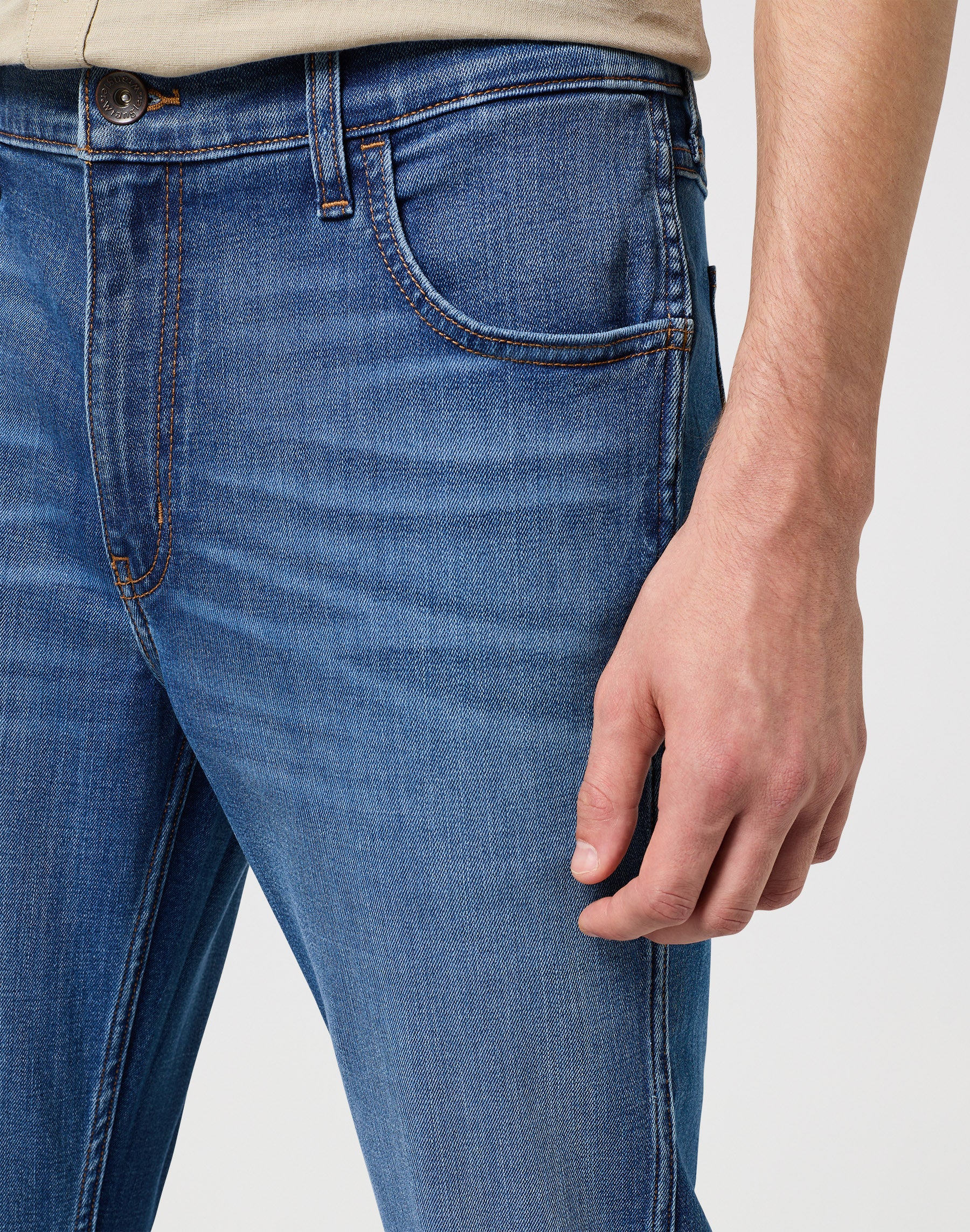 Jeans Wrangler dal taglio regolare e profondo