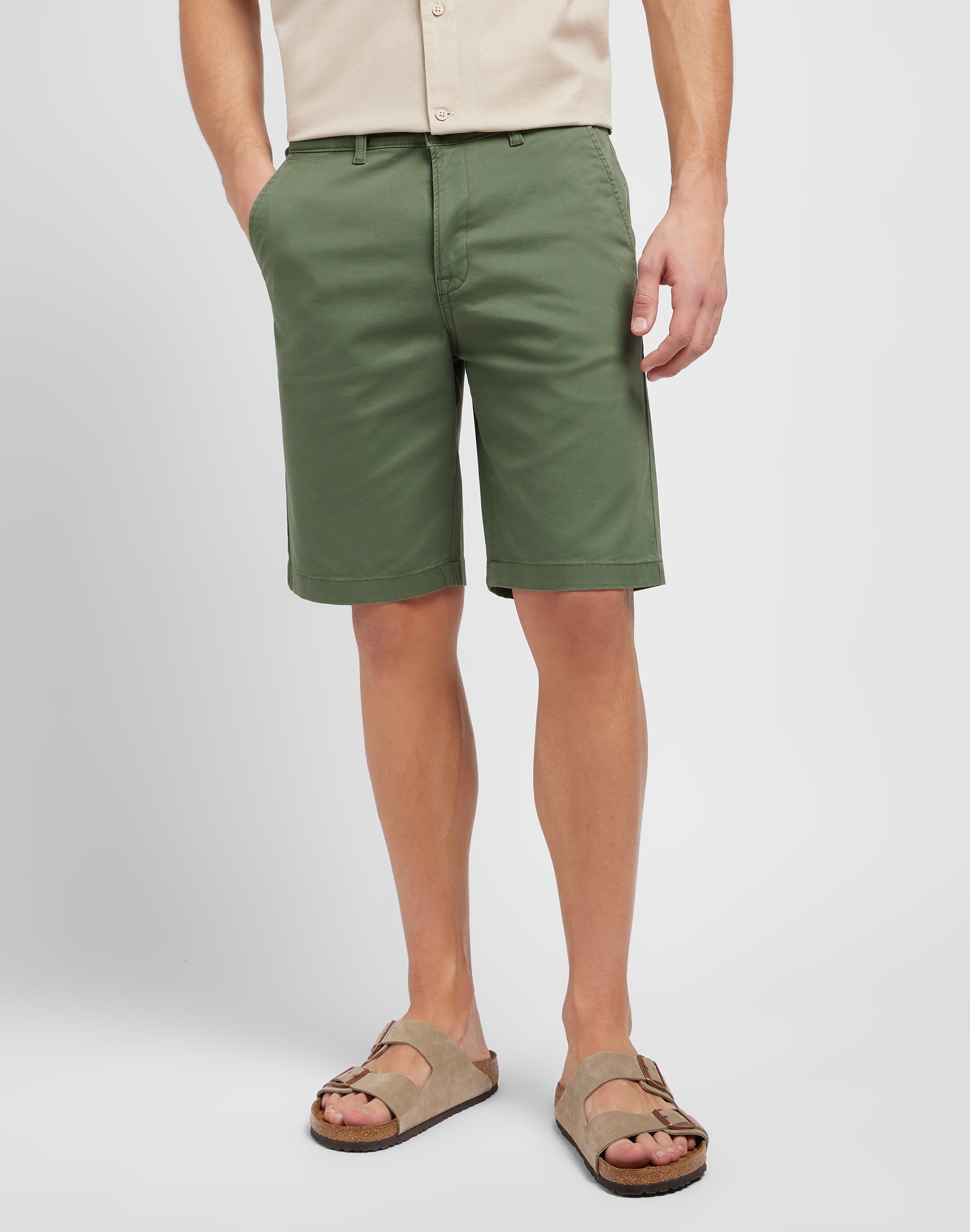 Pantaloncini chino regolari in Olive Grove Shorts Lee