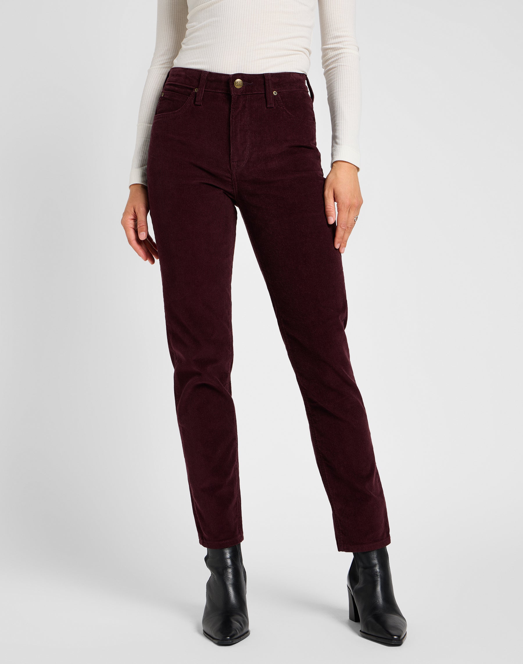 Carol in pantaloni di velluto Beet Lee