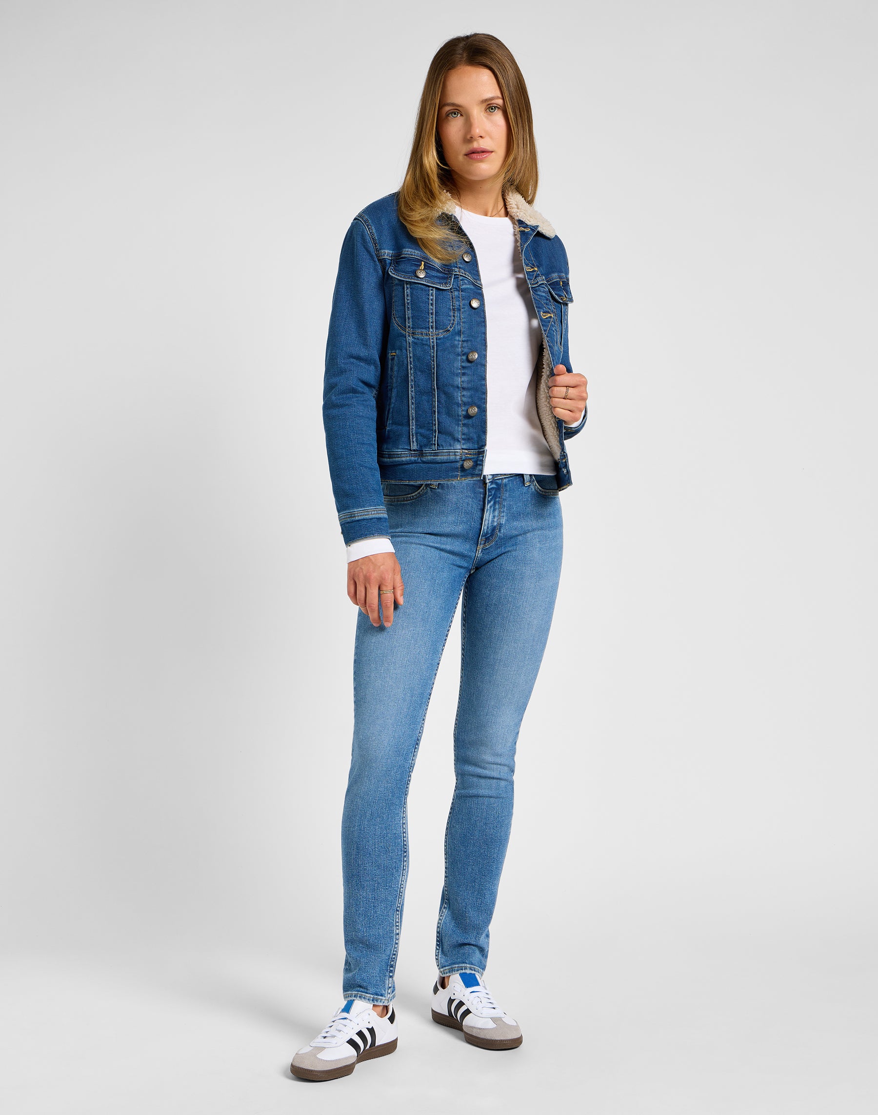 Elly in jeans Holding Back Lee