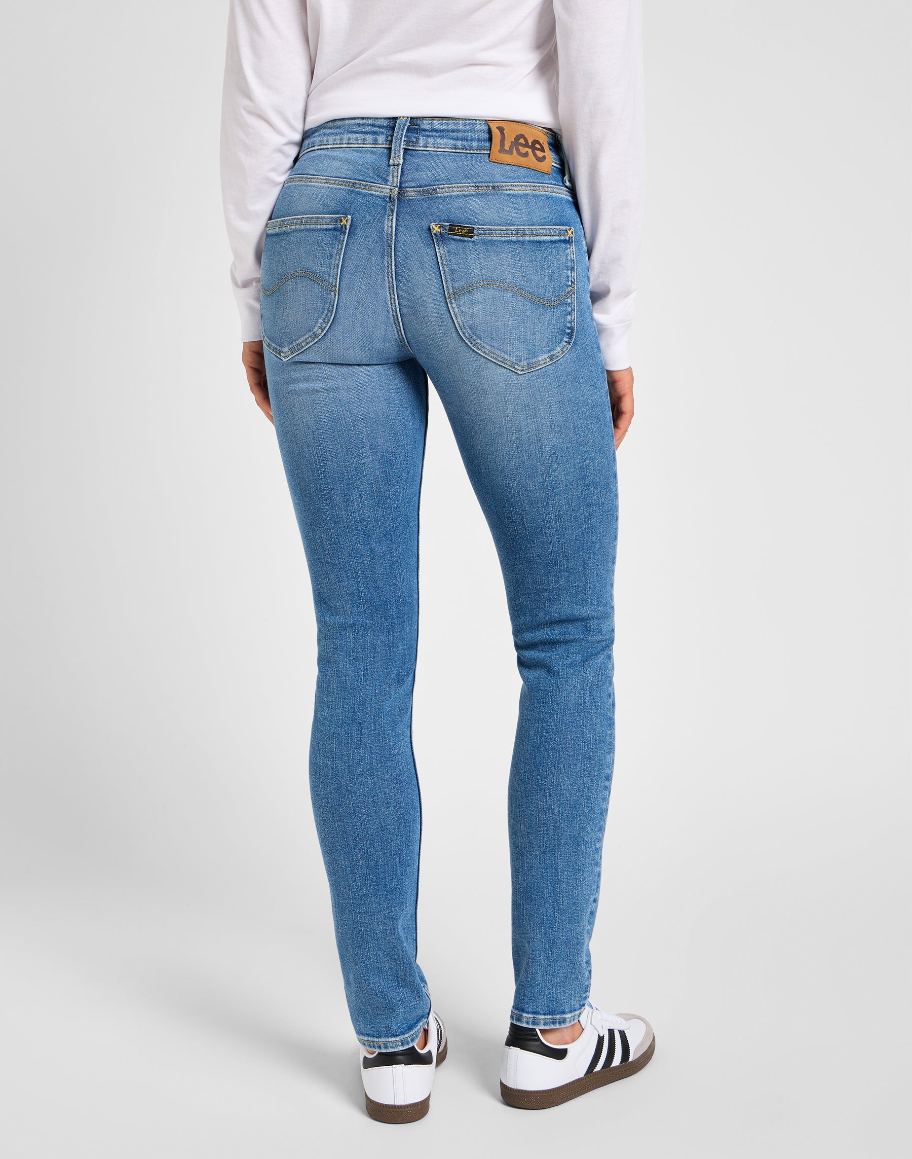 Elly in jeans Holding Back Lee