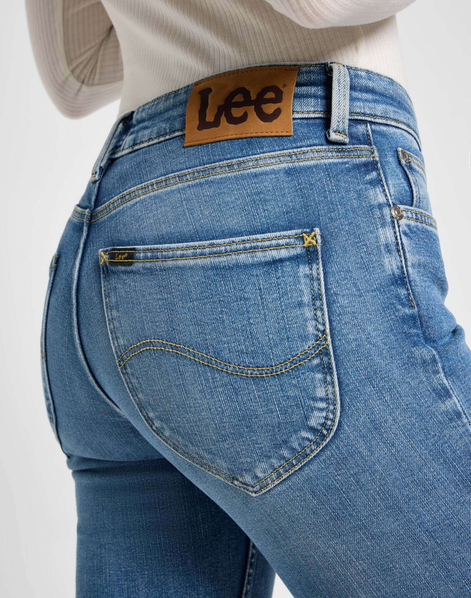 Marion Straight in jeans Holding Back Lee