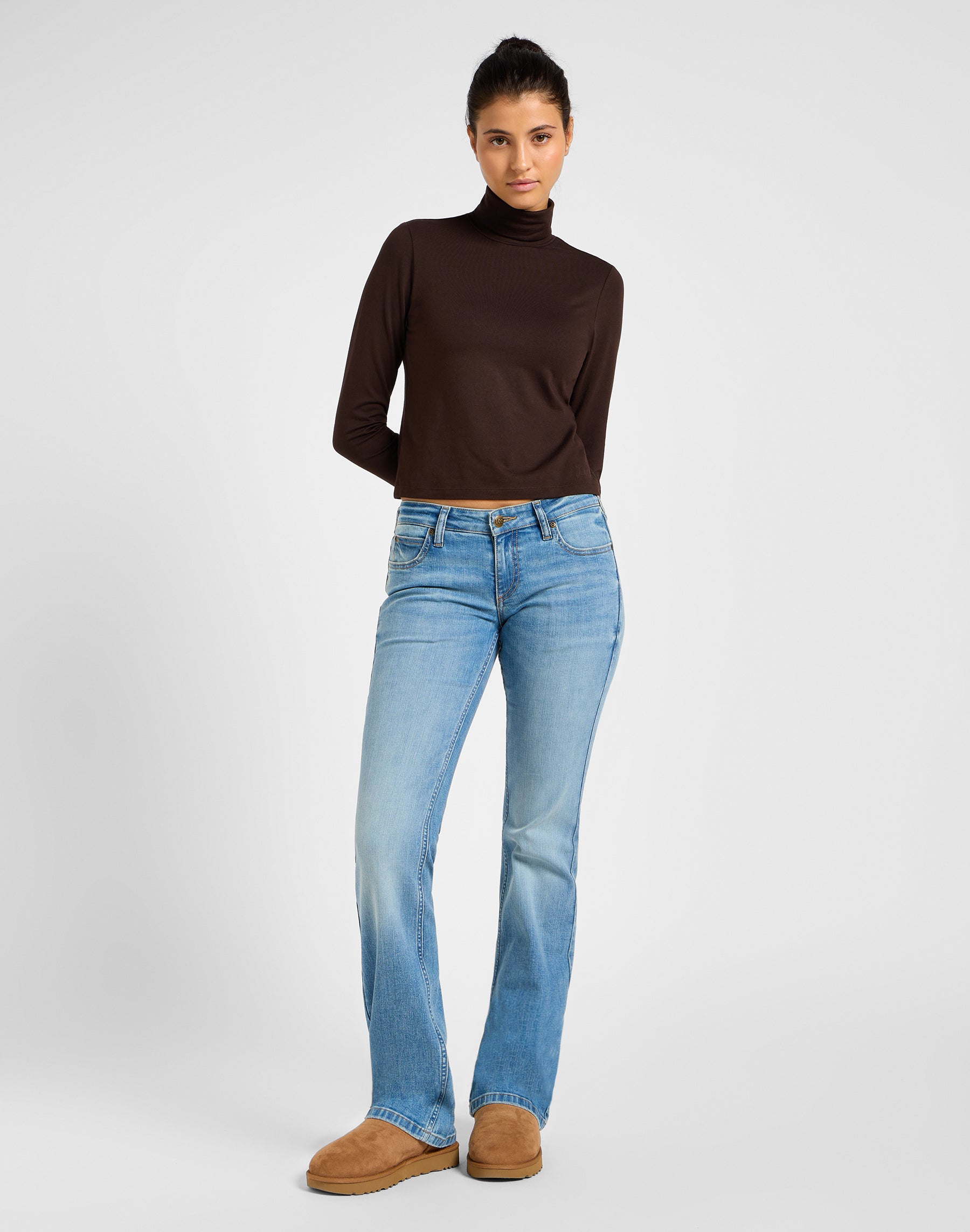 Jessica in jeans del segno dell'ascesa Lee