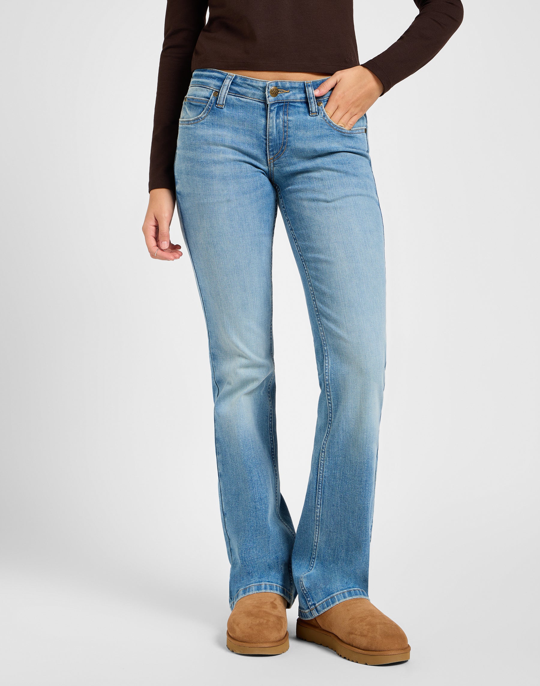 Jessica in jeans del segno dell'ascesa Lee