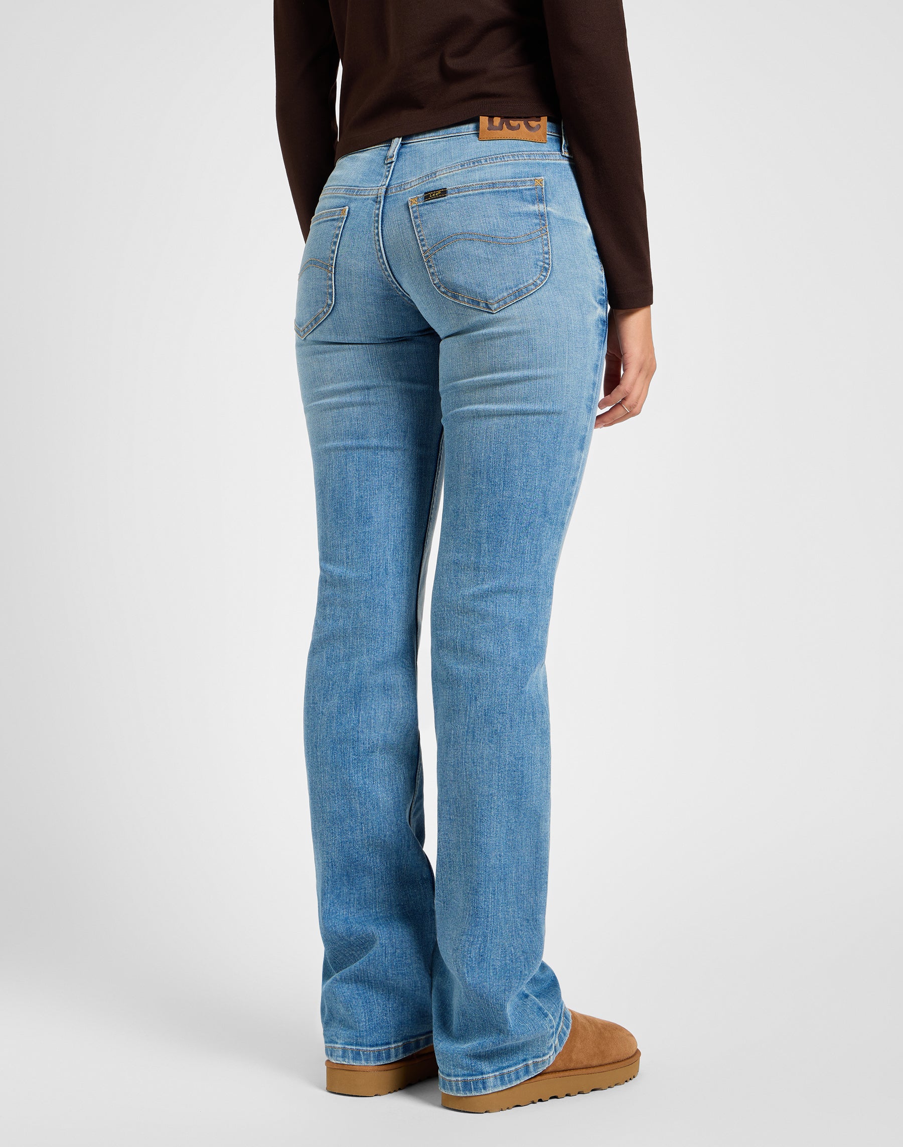 Jessica in jeans del segno dell'ascesa Lee