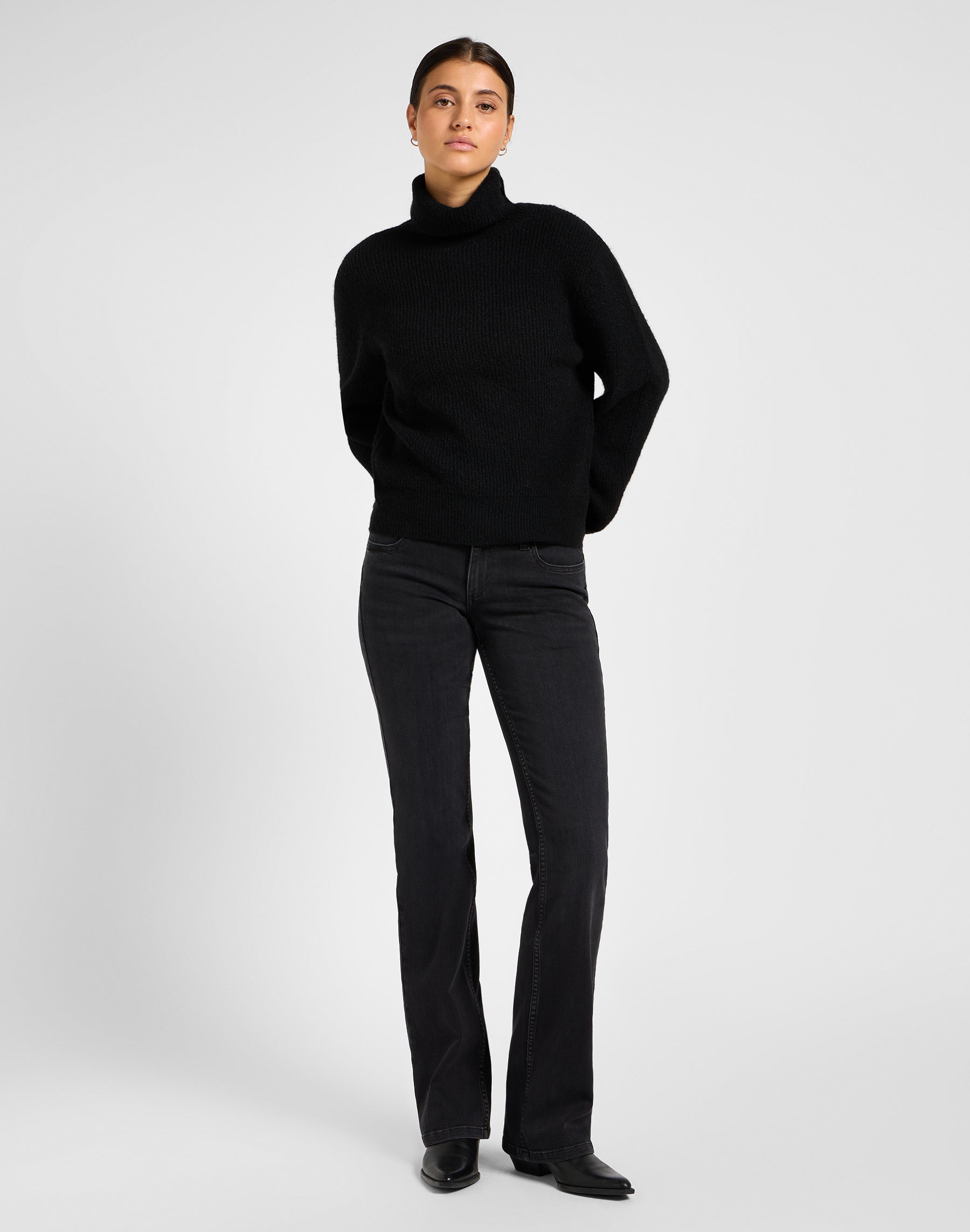 Jessica in jeans True To Black Lee