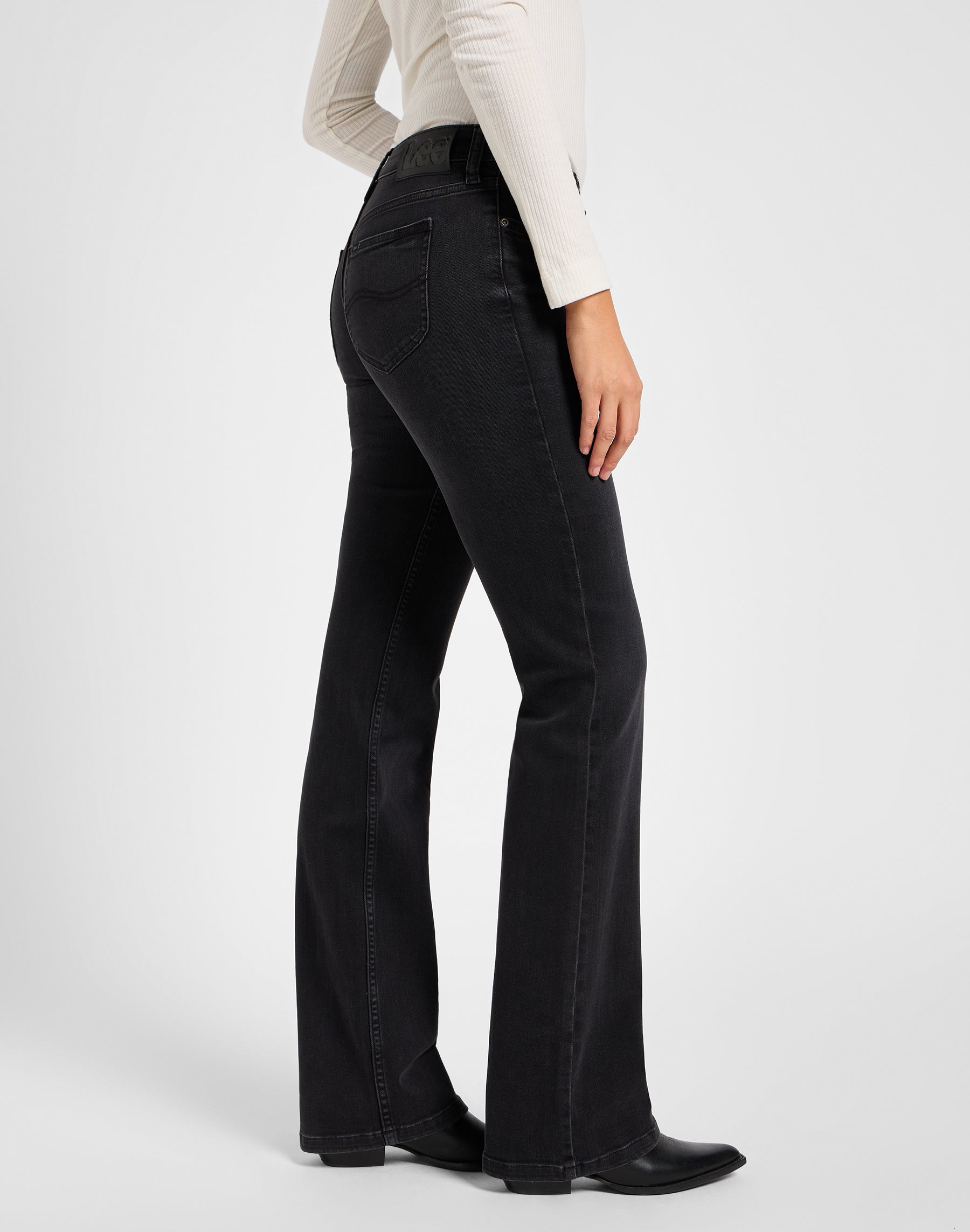 Jessica in jeans True To Black Lee
