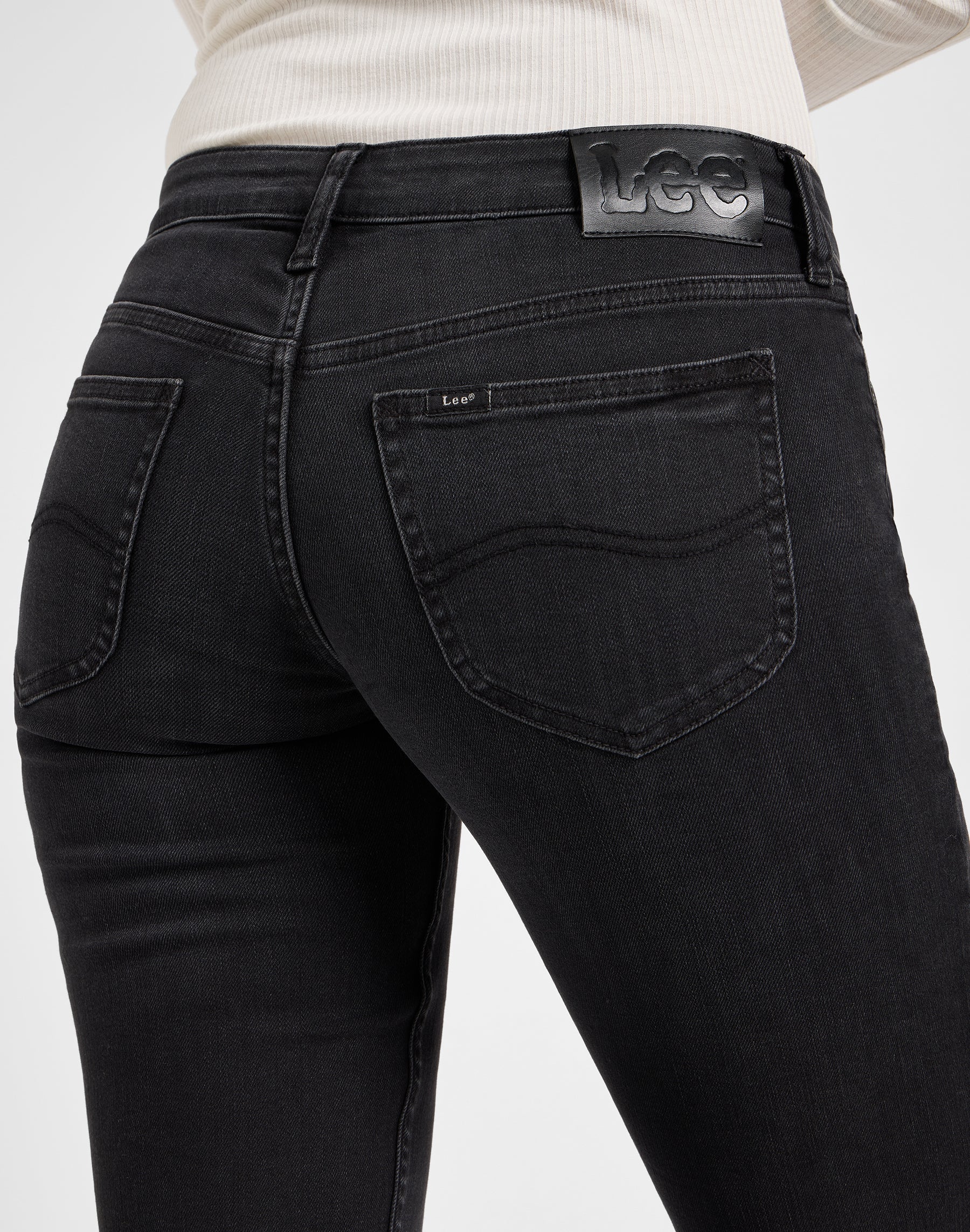 Jessica in jeans True To Black Lee