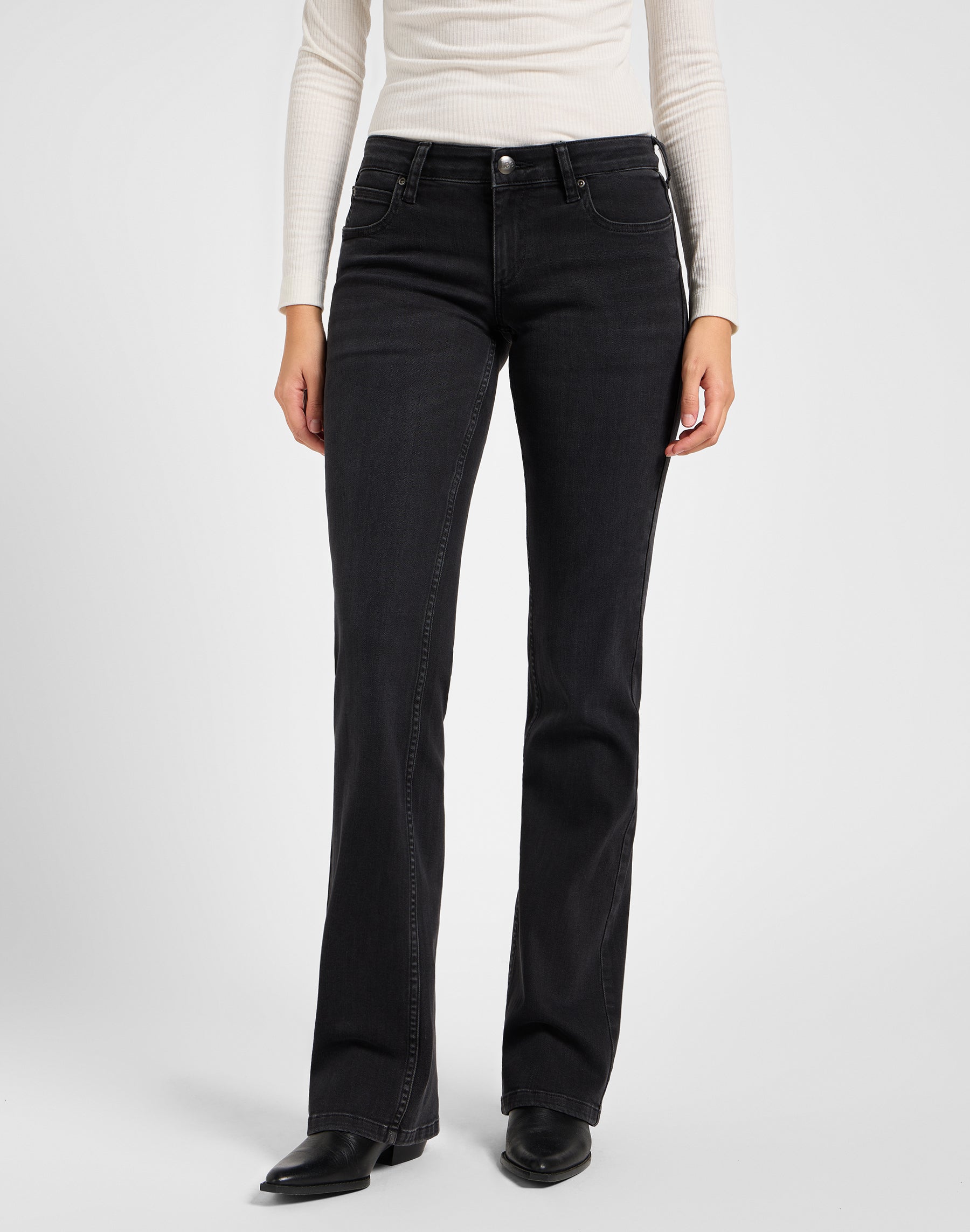 Jessica in jeans True To Black Lee