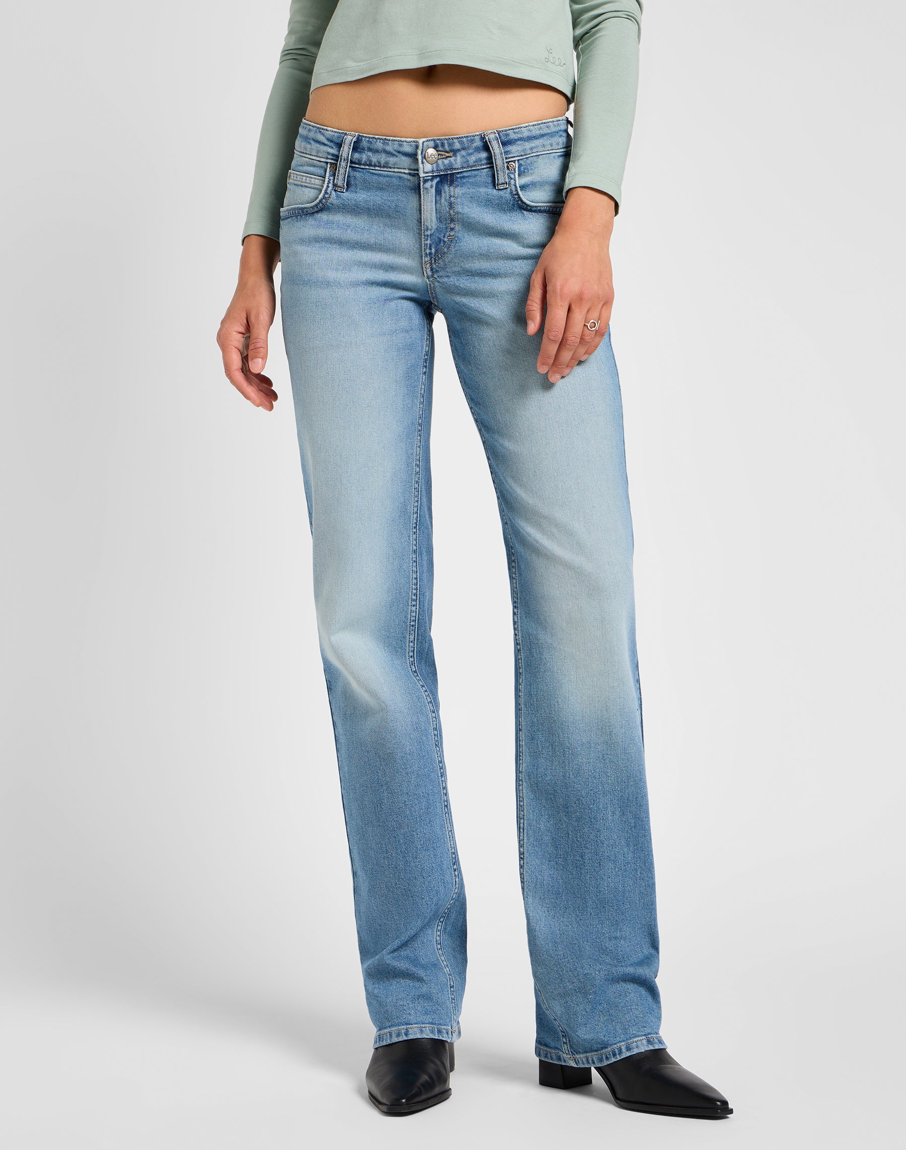 Zoe in jeans Just Right Lee