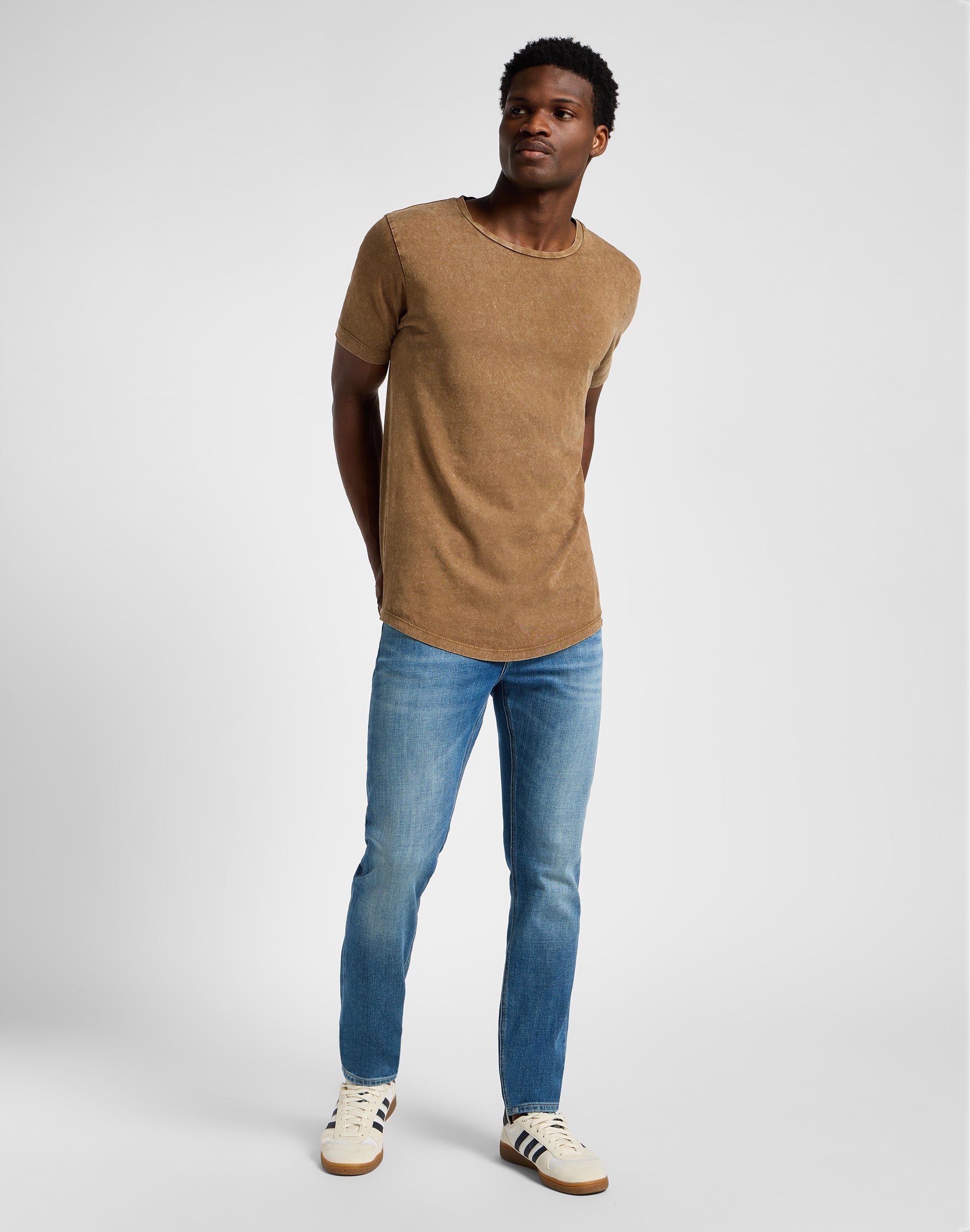 Malone in jeans Highland Lee