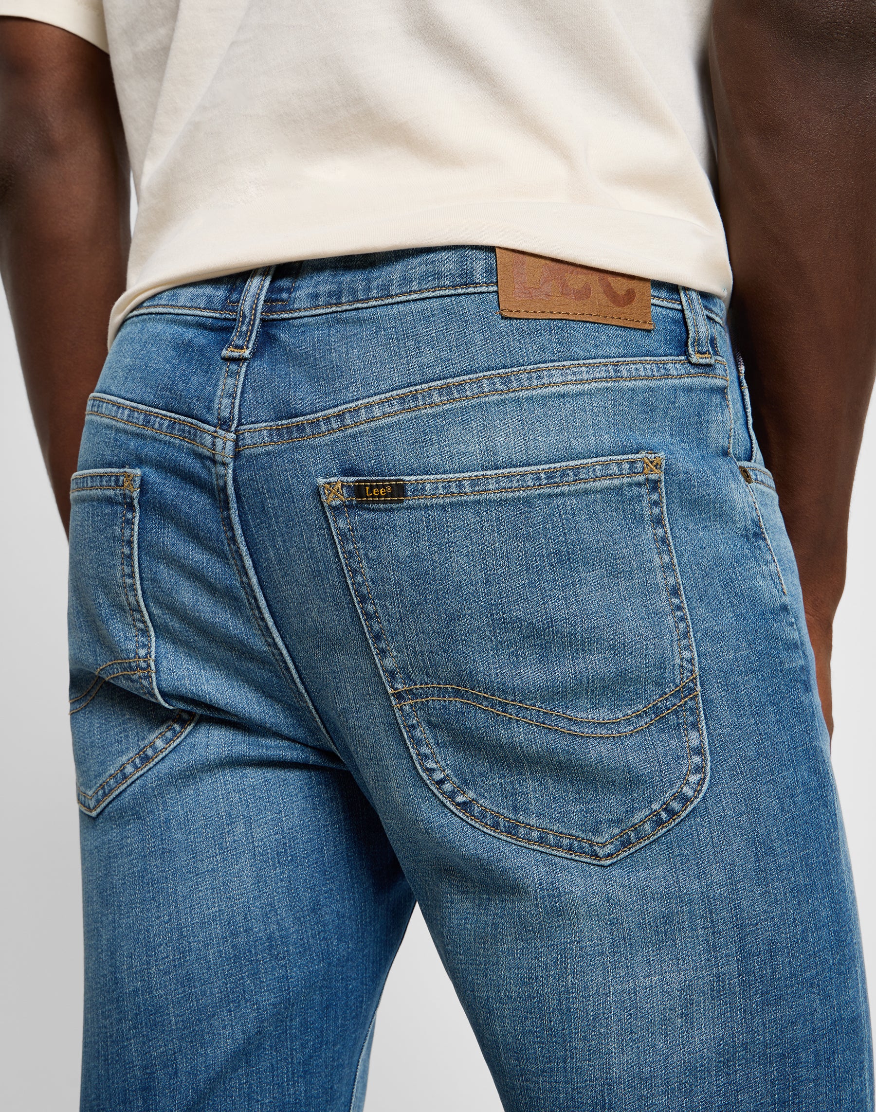 Malone in jeans Highland Lee
