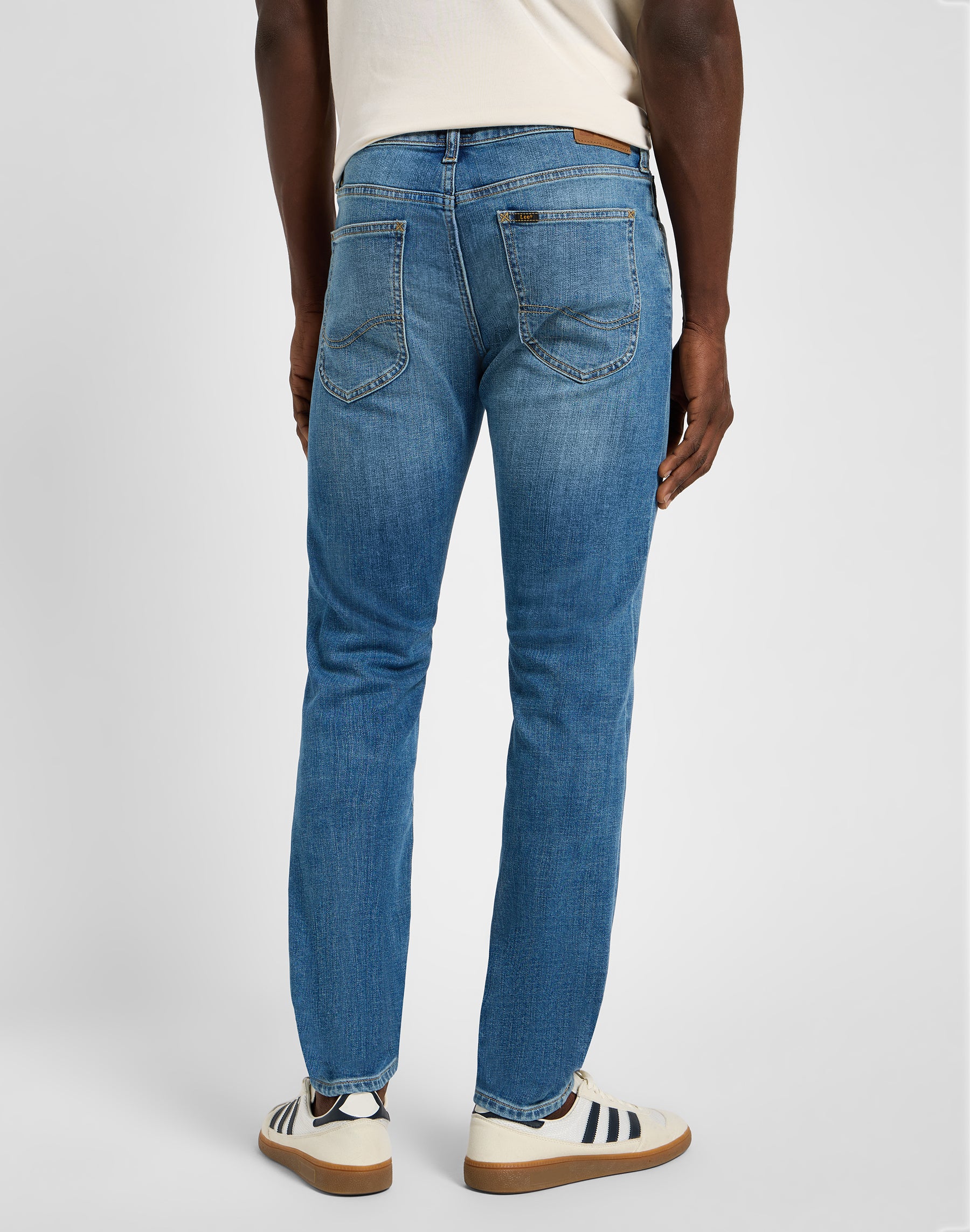 Malone in jeans Highland Lee