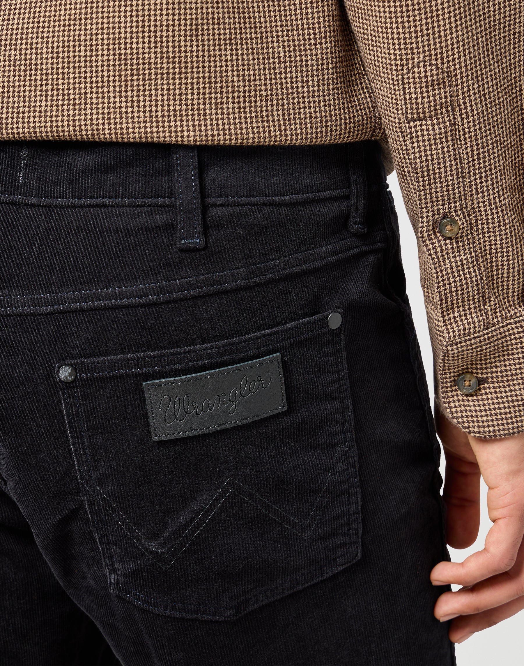 Greensboro in pantaloni neri Wrangler