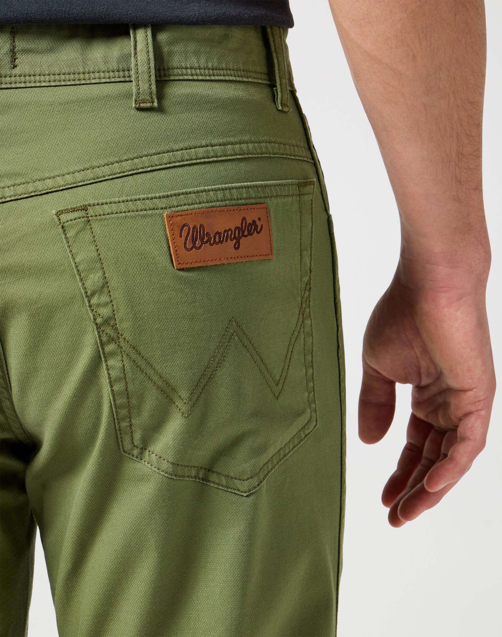 Pantaloni Texas in Dusty Olive Wrangler