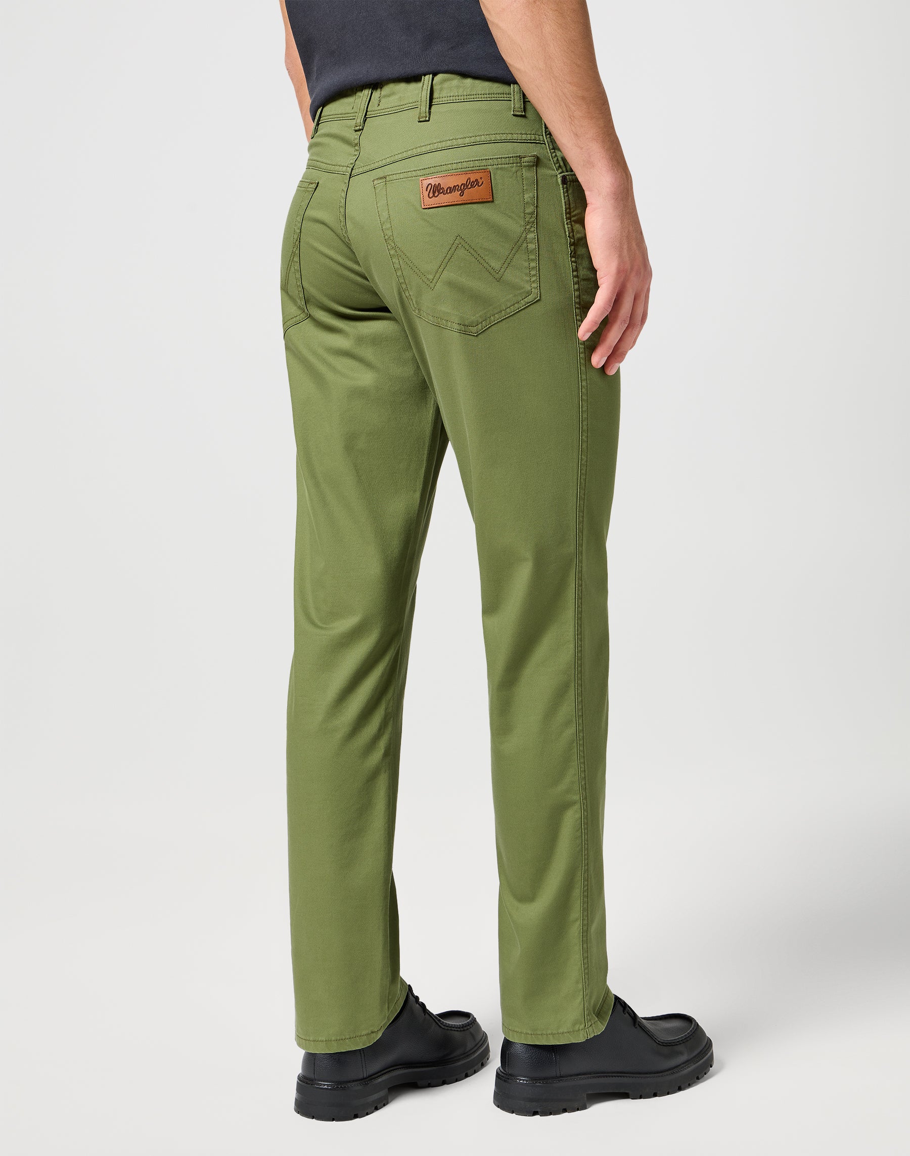 Pantaloni Texas in Dusty Olive Wrangler