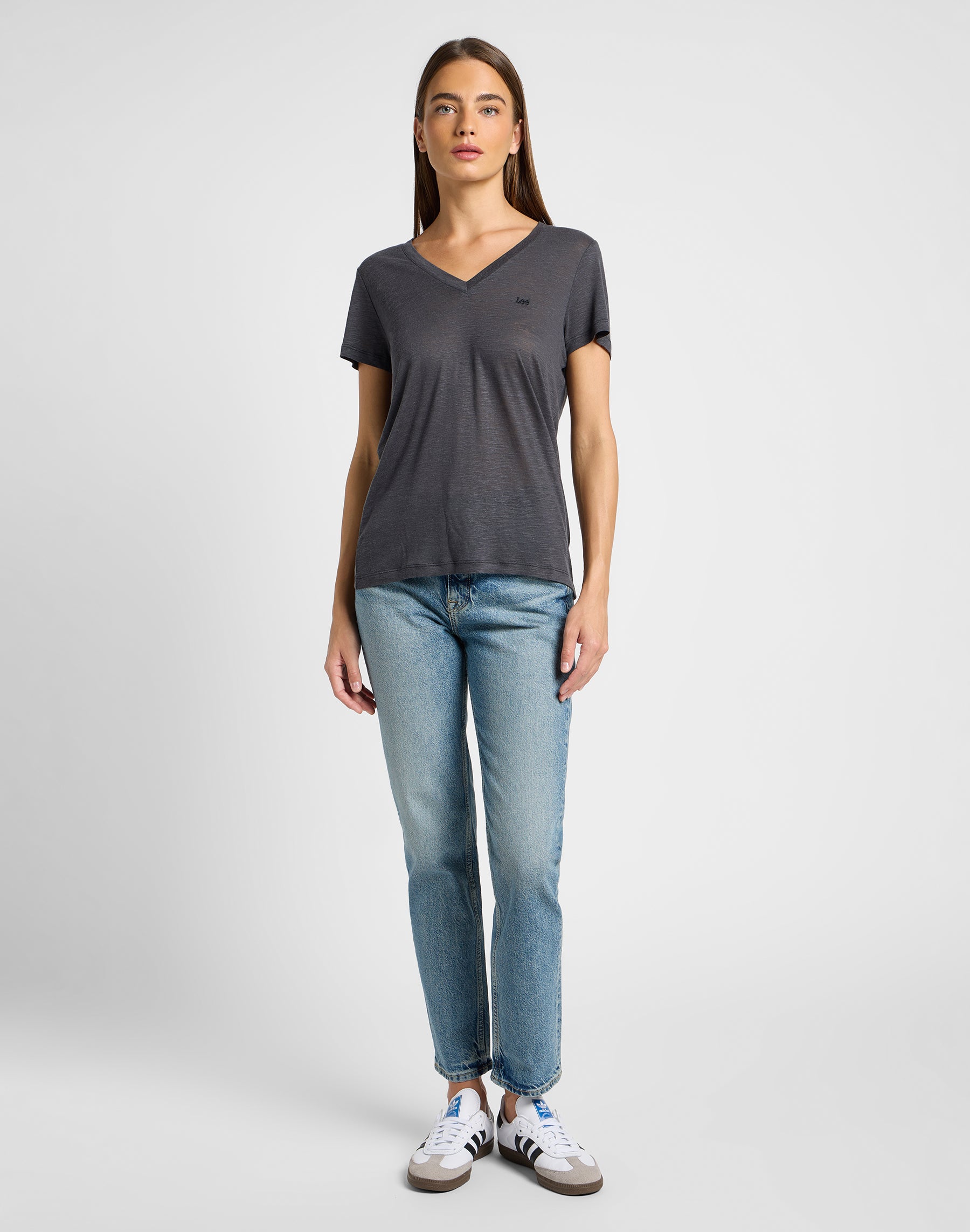T-shirt con scollo a V in nero Lee